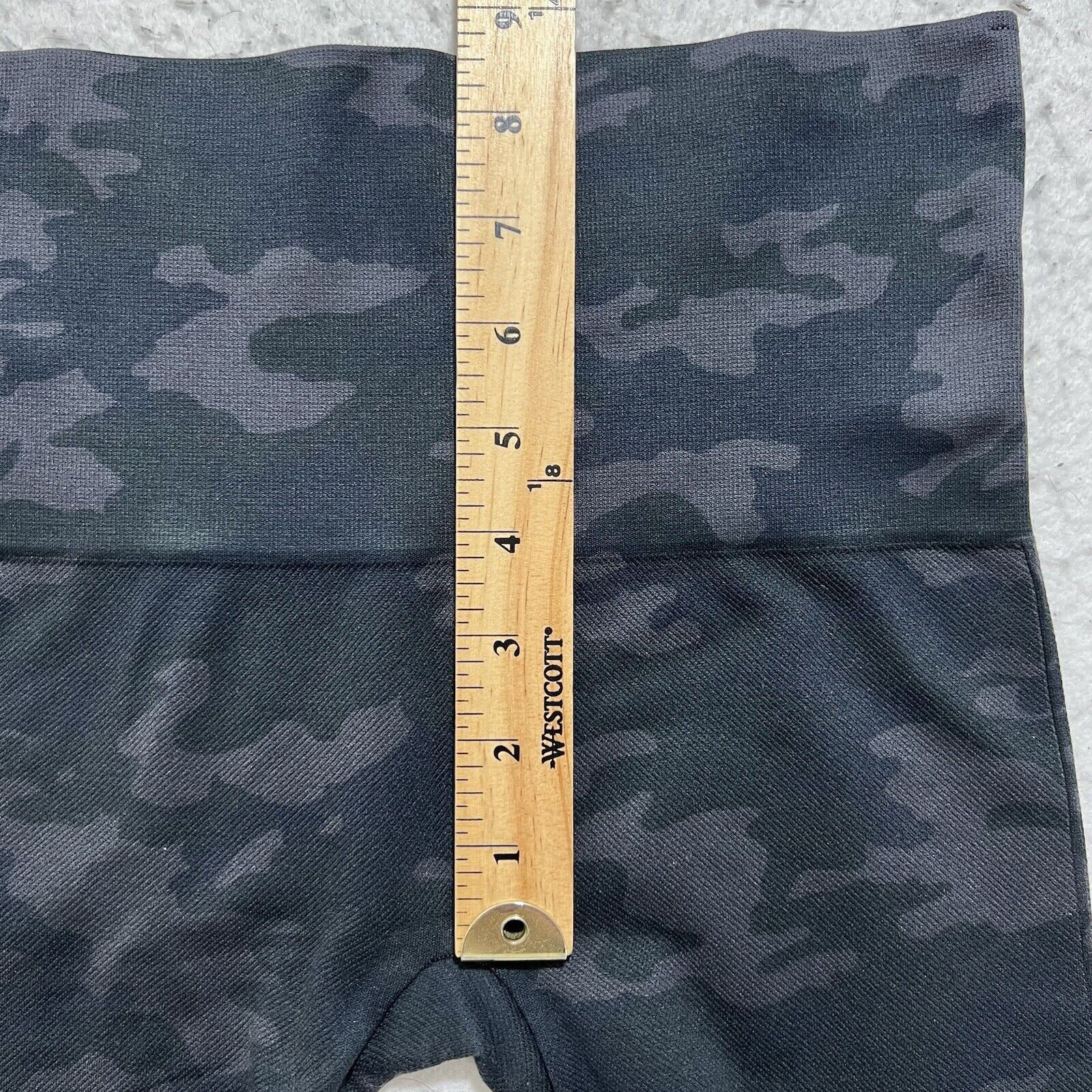 Spanx Spanx Capri Length Athletic Leggings Camouflage Pull On Camo Size 28" / US 6 / IT 42 - 9 Thumbnail