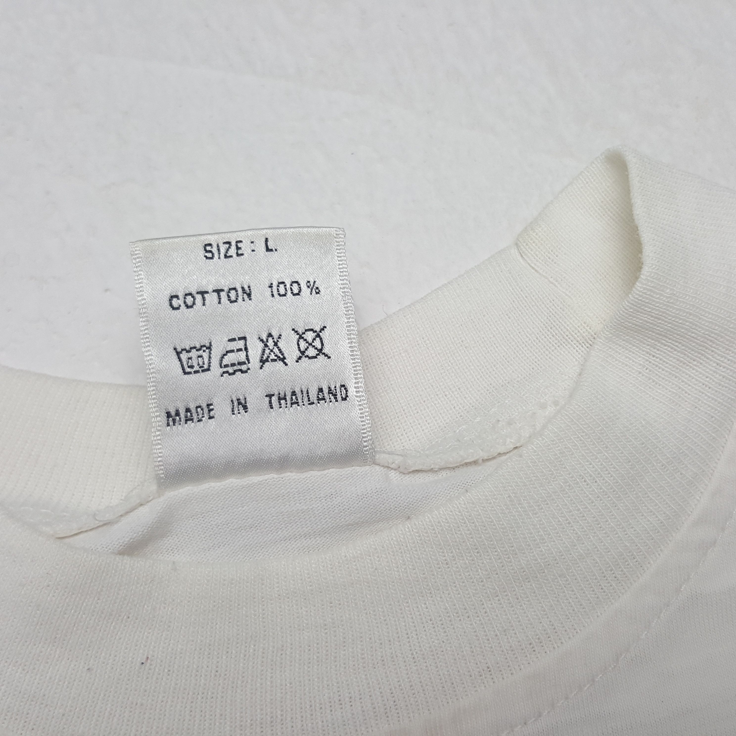 Vintage Vintage Tintin The Blue Lotus Tshirt Size US L / EU 52-54 / 3 - 6 Thumbnail