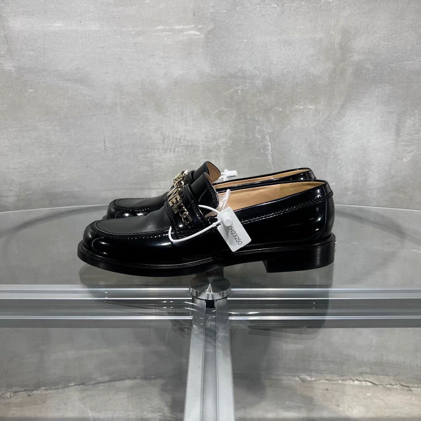 Chanel Chanel Black Gold CC Logo Loafers 37.5 Size US 6.5 / IT 36.5 - 3 Thumbnail