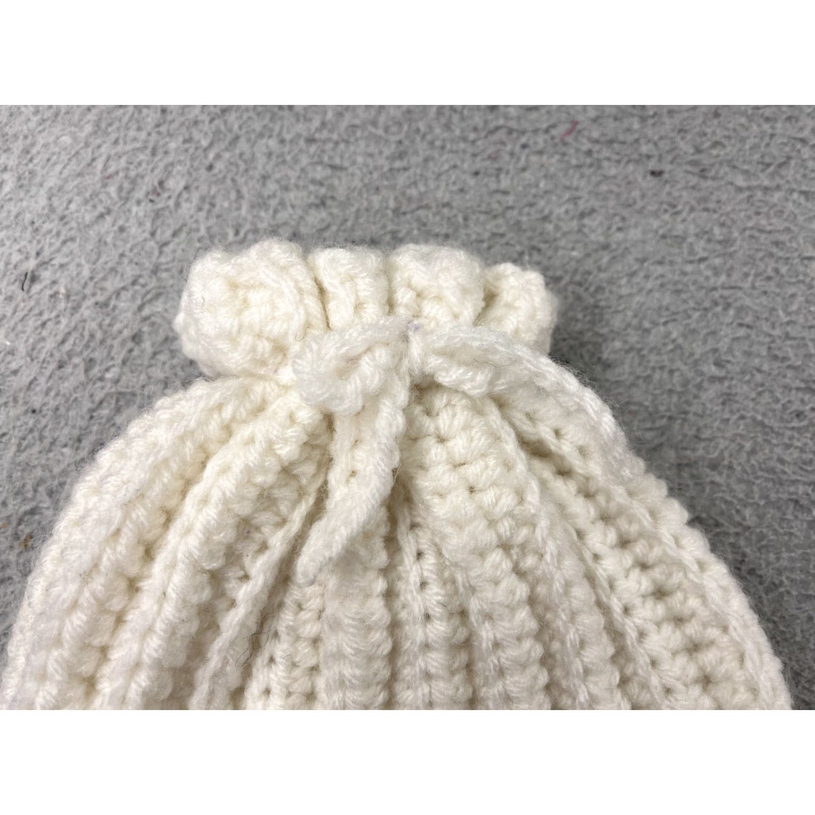 Vintage Handmade Beanie Toque Womens One Size White Knit Acrylic Bow Winter Snow Beanie Womens One Size White Knit Acrylic Bow Winter Snow Size ONE SIZE - 2 Thumbnail