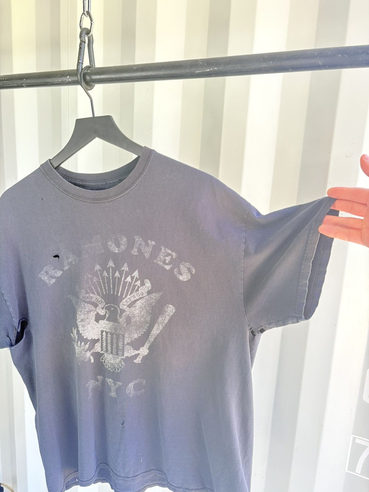 Band Tees Vintage Ramones Shirt Distressed Faded Grunge Band Size US XL / EU 56 / 4 - 4 Thumbnail