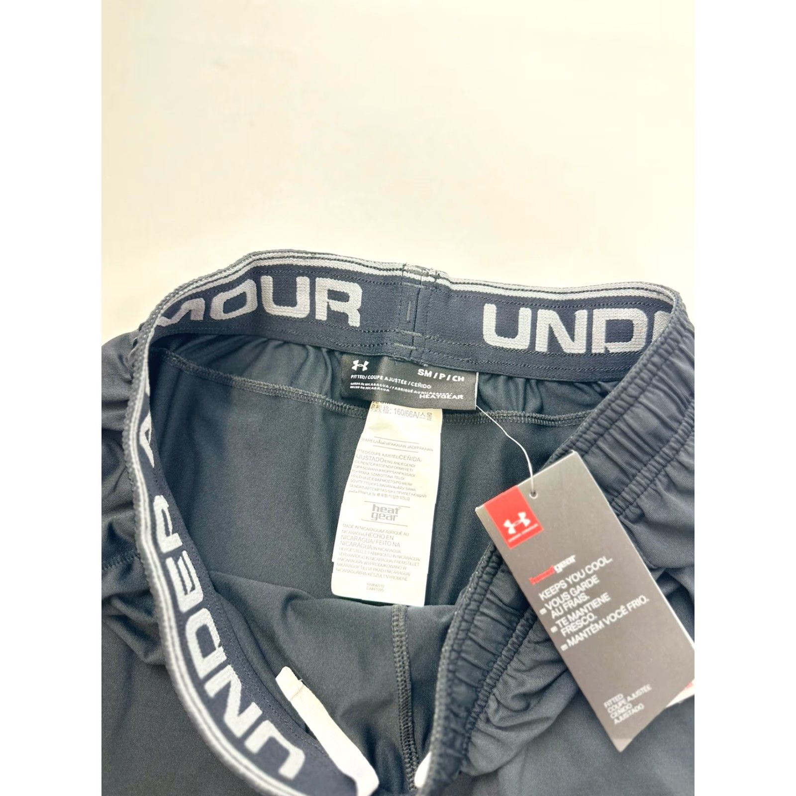 Under Armour VINTAGE Under Armour Shorts Women’s S Black HeatGear UA Short Sample NWT Size 28" / US 6 / IT 42 - 6 Thumbnail