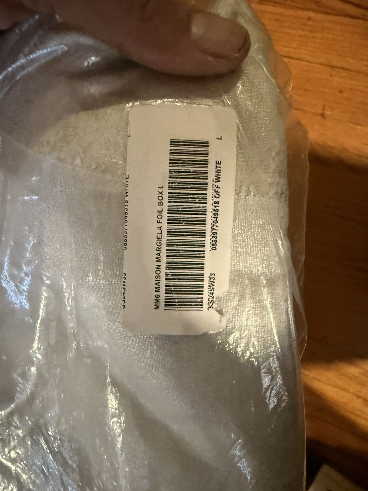 MM6 Supreme MM6 white box logo Size US L / EU 52-54 / 3 - 3 Thumbnail