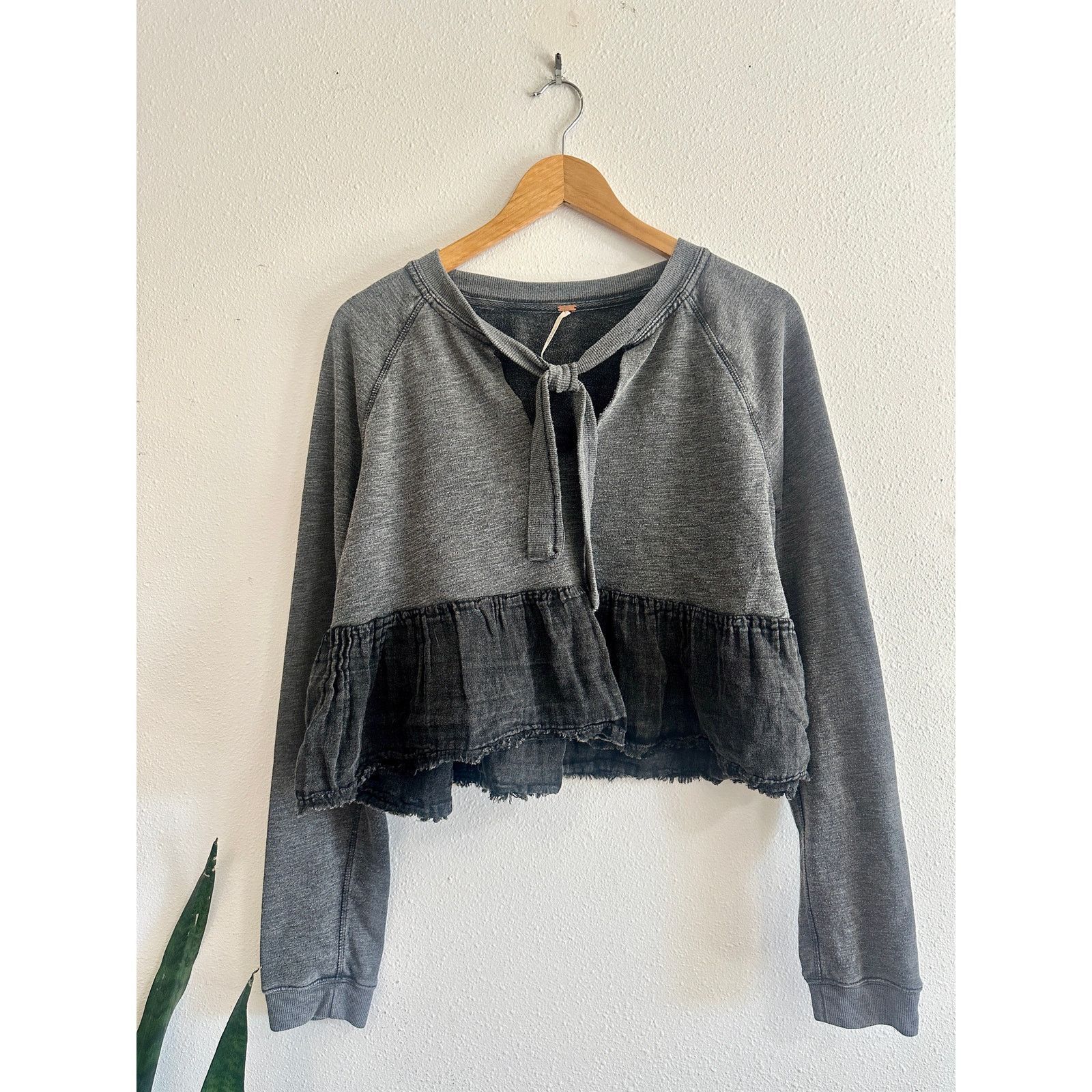 Free People Free People Crop Ruffle Keyhole Top Size Medium Size M / US 6-8 / IT 42-44 - 5 Thumbnail