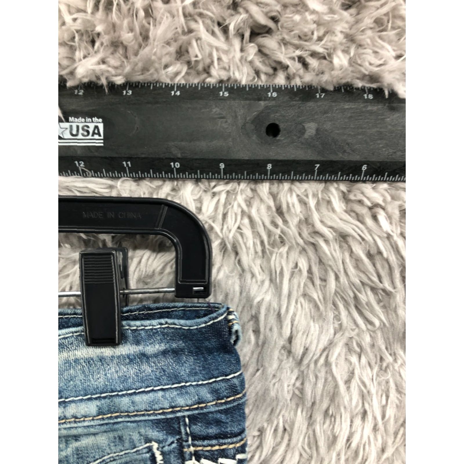 Vintage VIGOSS New York Capri Jeans Juniors Size 3 Low Rise Medium Wash Blue Denim Capri Jeans Womens Girls Size 26" / US 2 / IT 38 - 2 Thumbnail