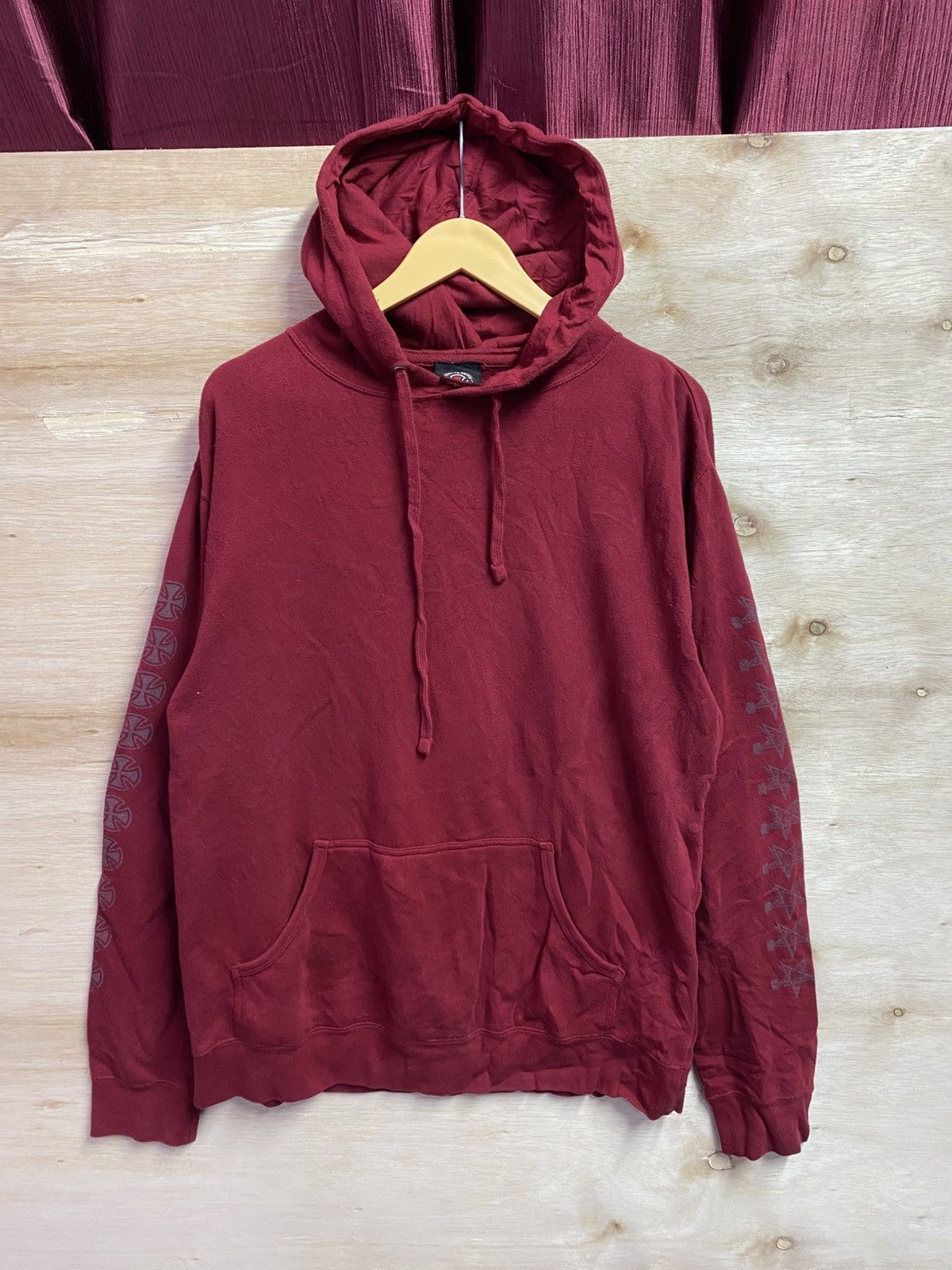 Independent Trading Co. Independent x Thrasher Pentagram Cross hoodie in a garnet Size US XL / EU 56 / 4 - 2 Thumbnail
