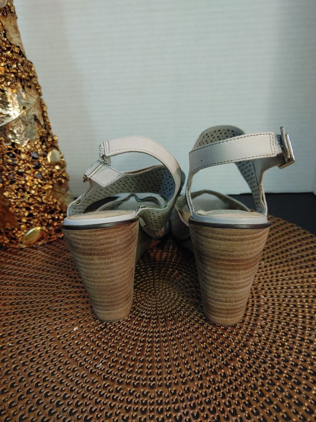 Vince Camuto Vince Camuto Delinda Wedges Size 8.5 Size US 8.5 / IT 38.5 - 5 Thumbnail