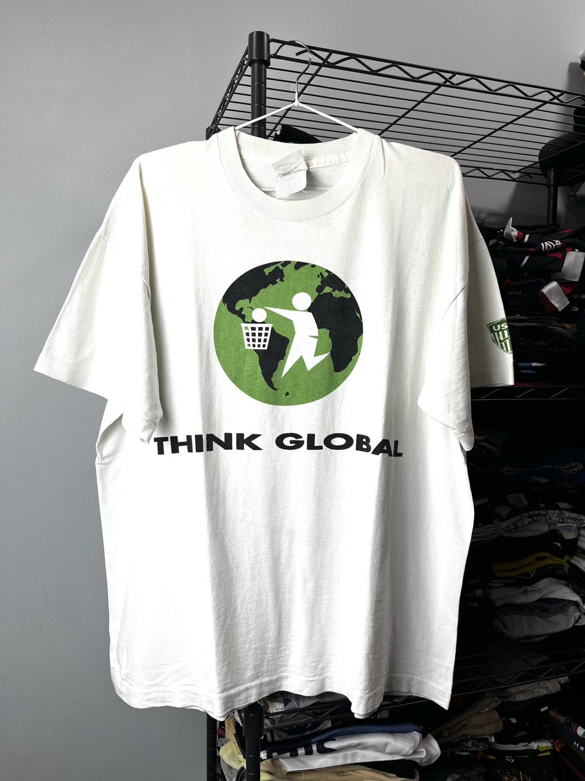 Nike Rare Vintage Nike Think Global Anti Trash Policy T Shirt Size US L / EU 52-54 / 3 - 2 Thumbnail