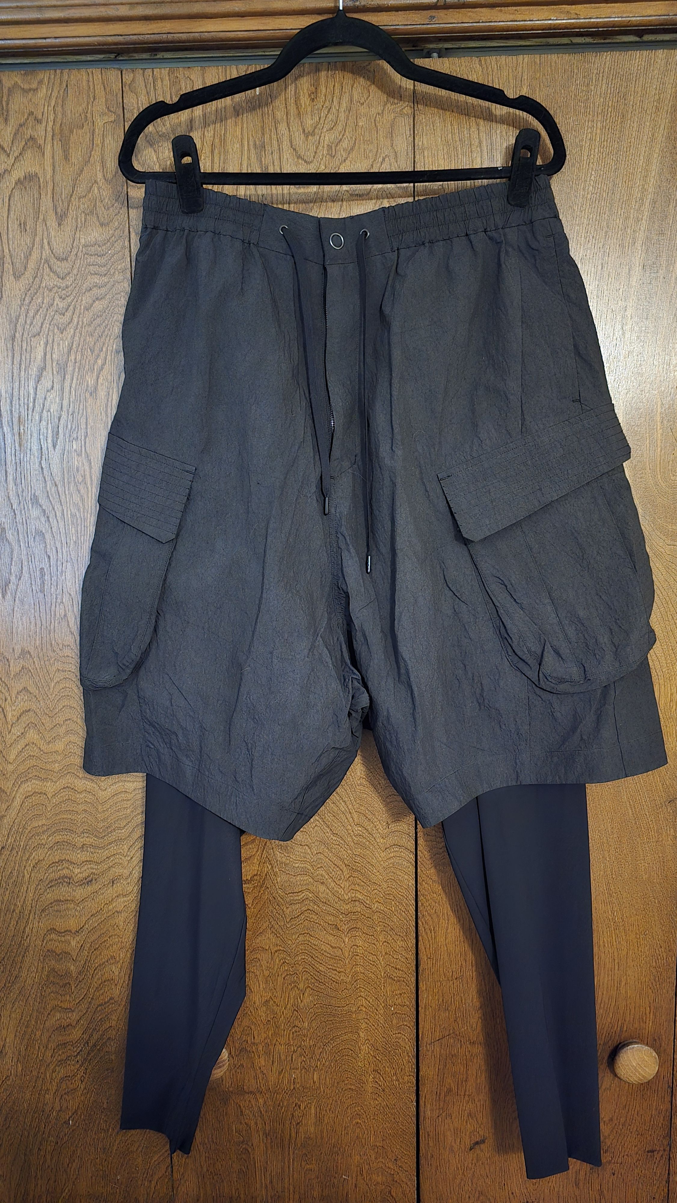 Devoa Cargo Shorts, built in leggings, size 5 Size US 36 / EU 52 - 1 Thumbnail