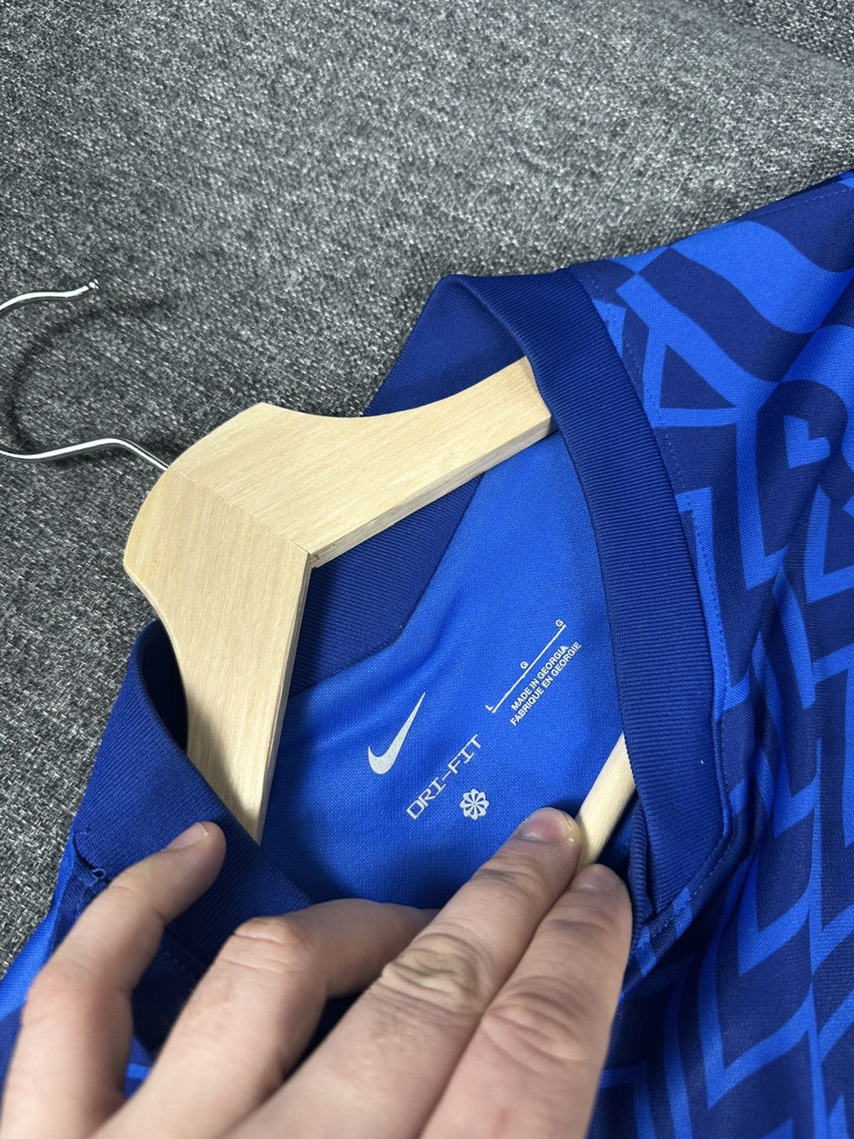 Nike Nike Mason Mount 2021-22 Signed Chelsea Football Club Jersey Size US L / EU 52-54 / 3 - 7 Thumbnail