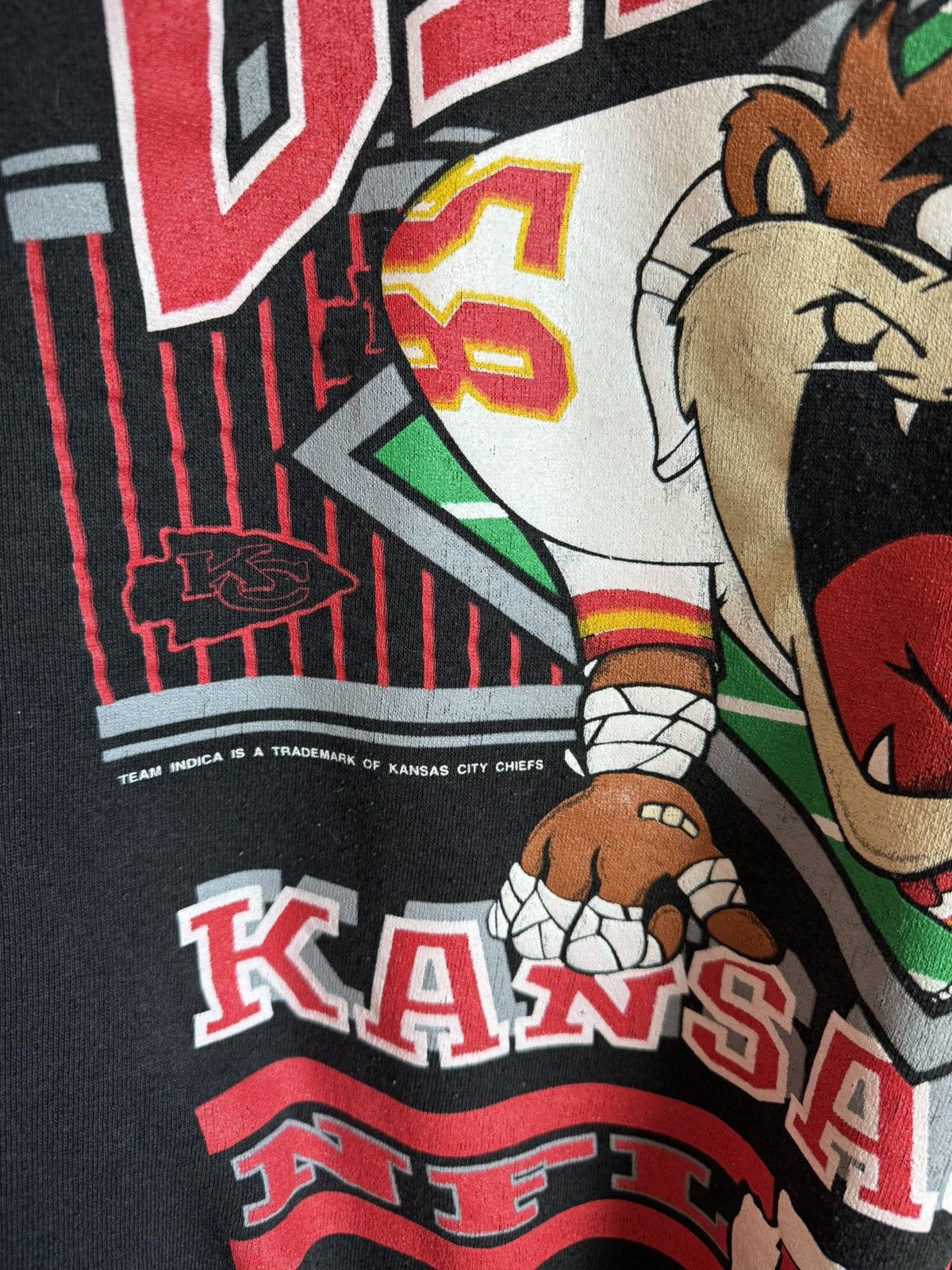 Warner Bros Rare vintage 1992 KC Kansas City Chiefs Taz sweatshirt Size US XL / EU 56 / 4 - 8 Thumbnail