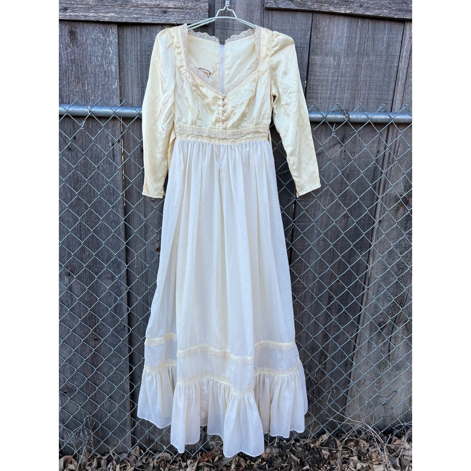 image of Vintage Gunne Sax Romantic Victorian Prairie Wedding Dress Sleeves in Cream, Women's (Size Small)