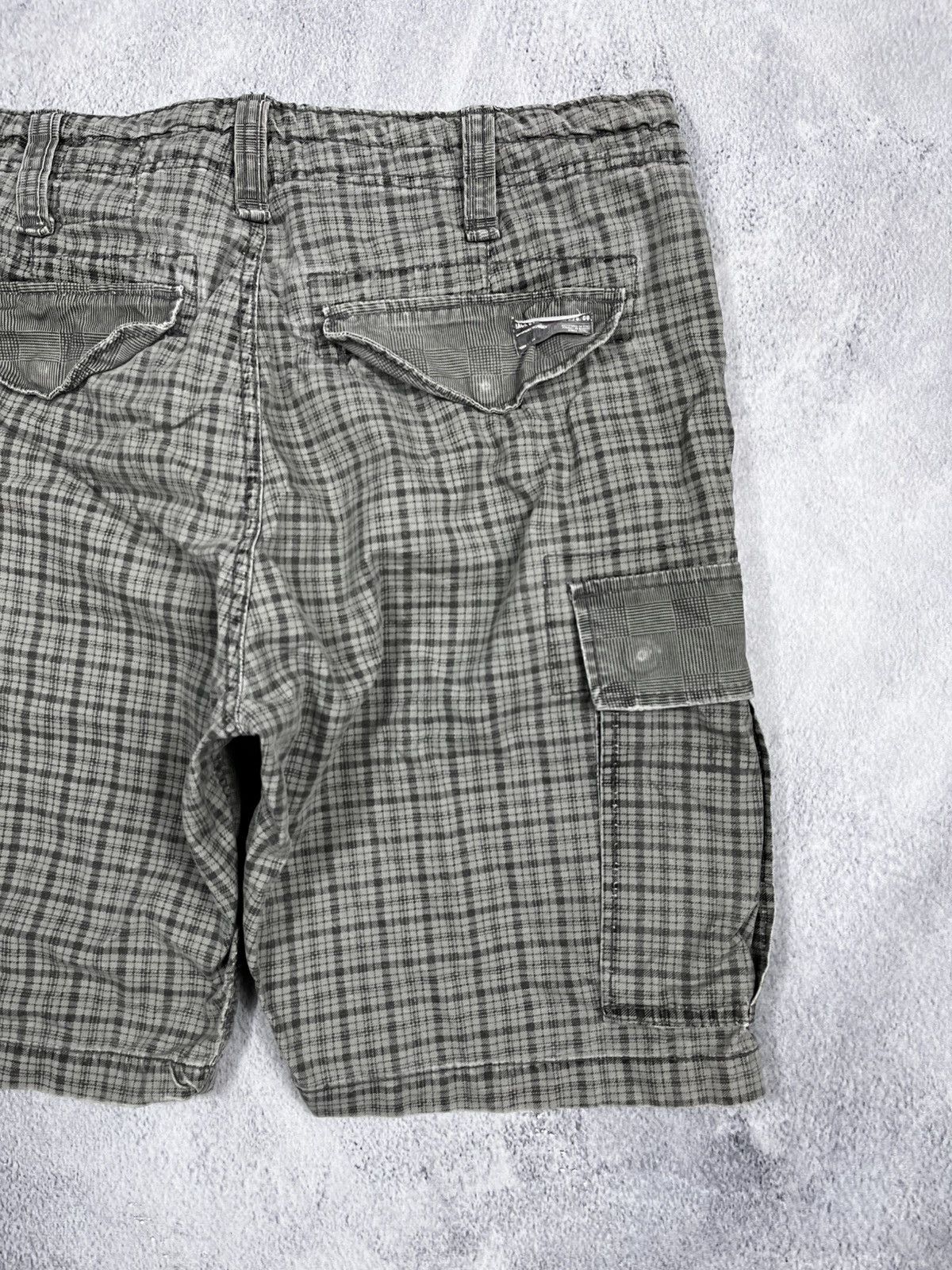 Other Vintage Y2K check cargo faded shorts streetwear size M Size US 32 / EU 48 - 9 Thumbnail