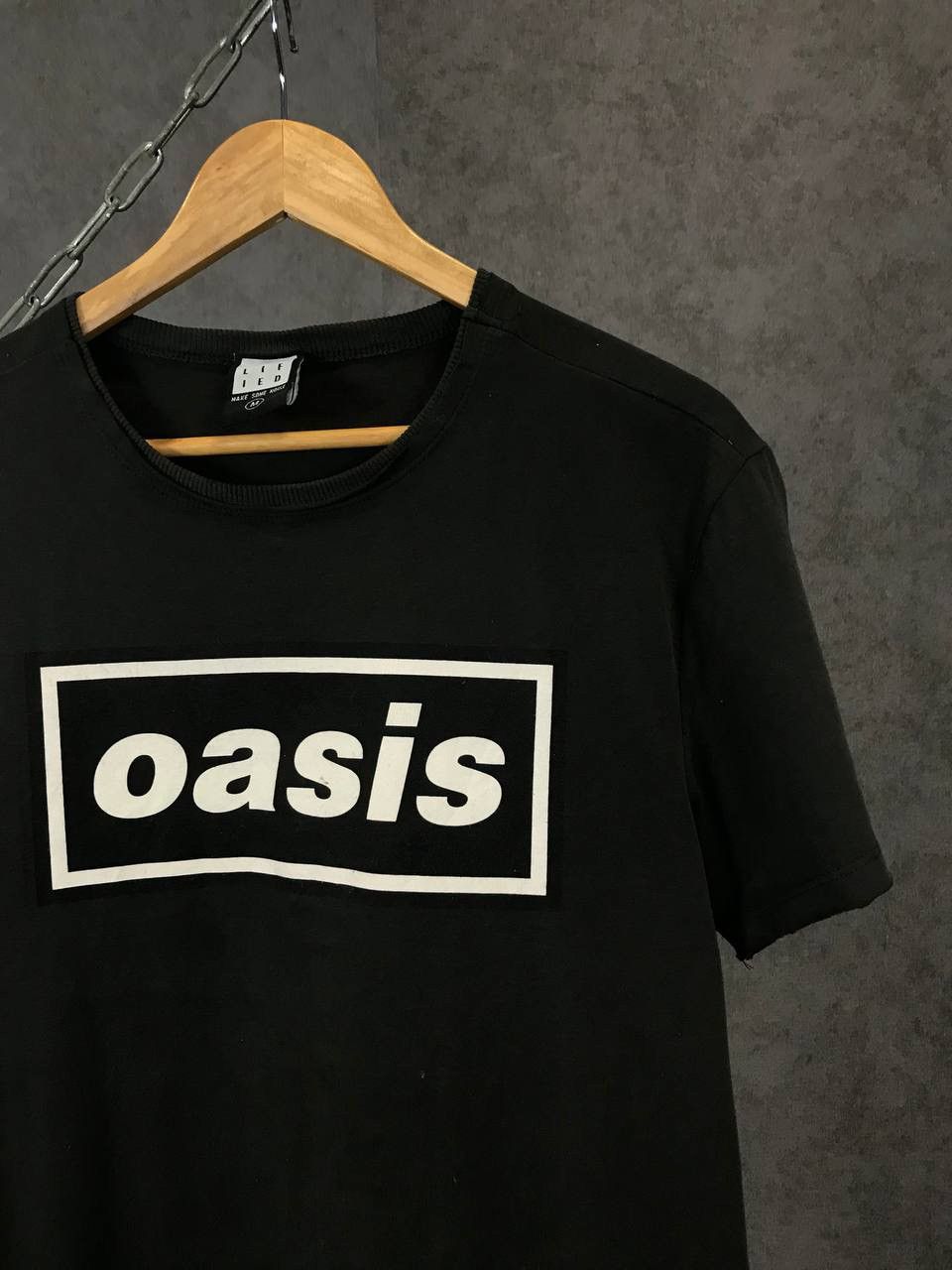 Band Tees Oasis big center logo rock band tee Size US M / EU 48-50 / 2 - 2 Thumbnail