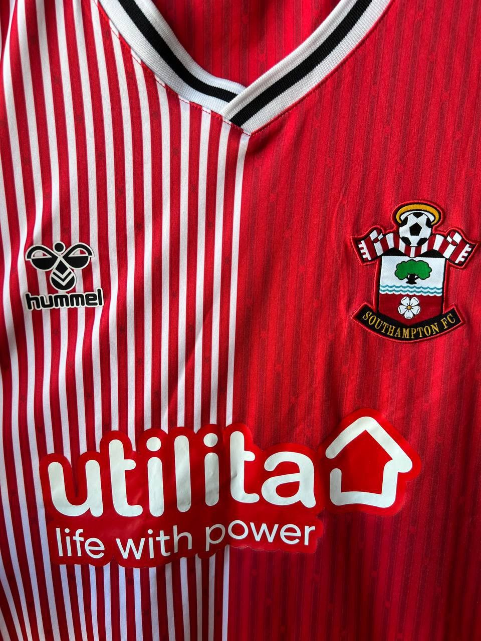 Hummel 2023/24 SOUTHAMPTON FC HOME SOCCER JERSEY FOOTBALL SHIRT L Size US L / EU 52-54 / 3 - 4 Thumbnail
