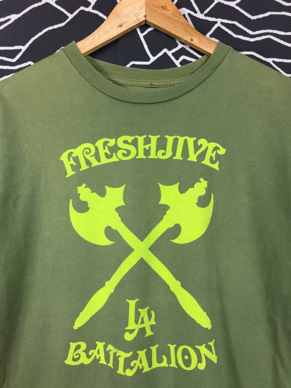 Freshjive Vtg Freshjive La Battalion Spell Out Logo Streetwear Tee Size US L / EU 52-54 / 3 - 3 Thumbnail