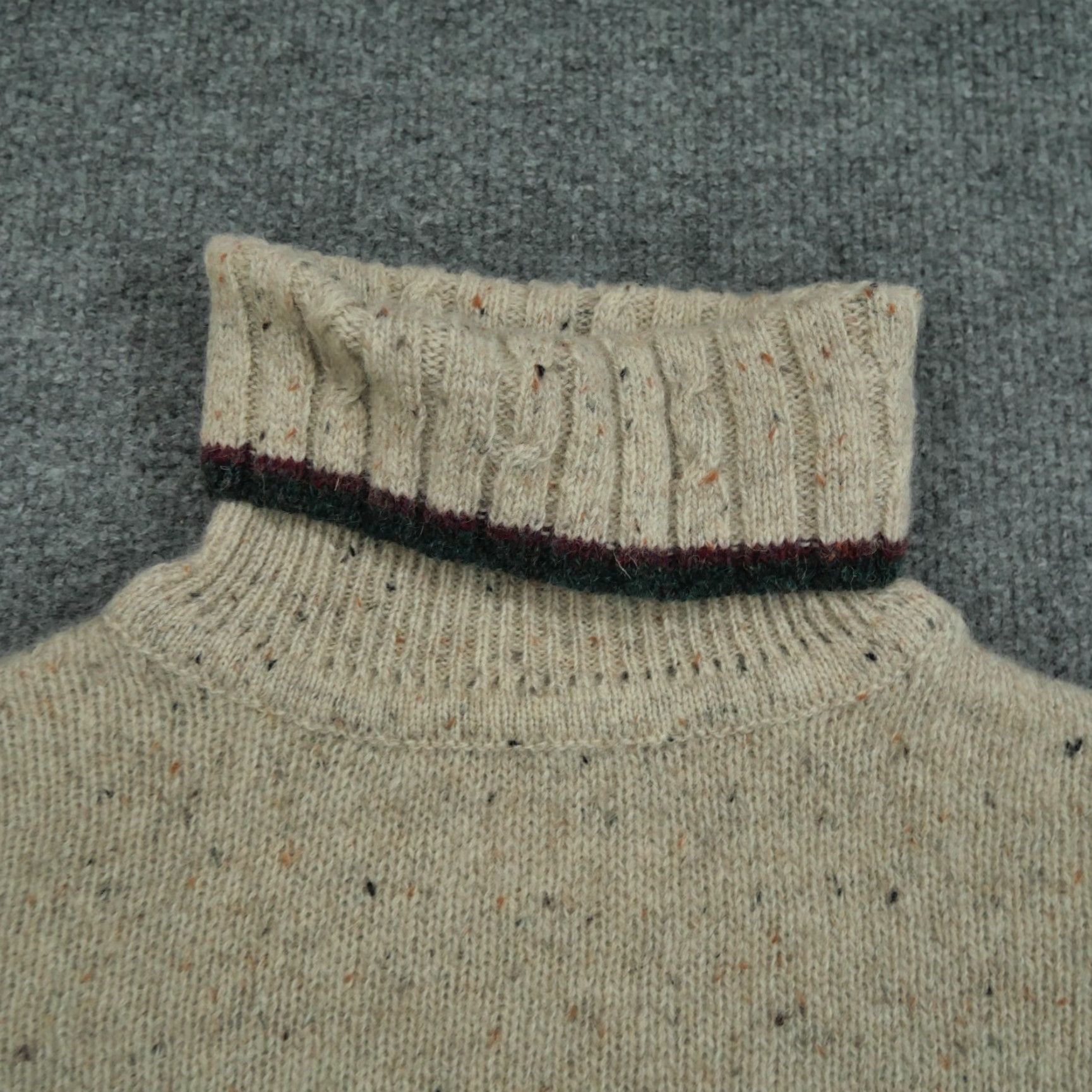 Vintage VINTAGE Woolrich Sweater Womens Large Tan Brown Turtle Neck Argyle Wool Pullover Knit Long Sleeve Size L / US 10 / IT 46 - 3 Thumbnail