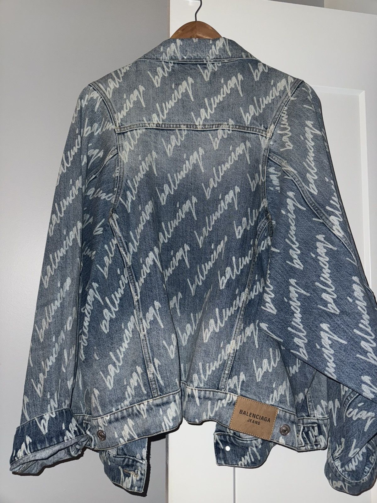 Balenciaga Balenciaga Bell-Sleeve Denim Jacket In Logo Print Size S / US 4 / IT 40 - 3 Thumbnail