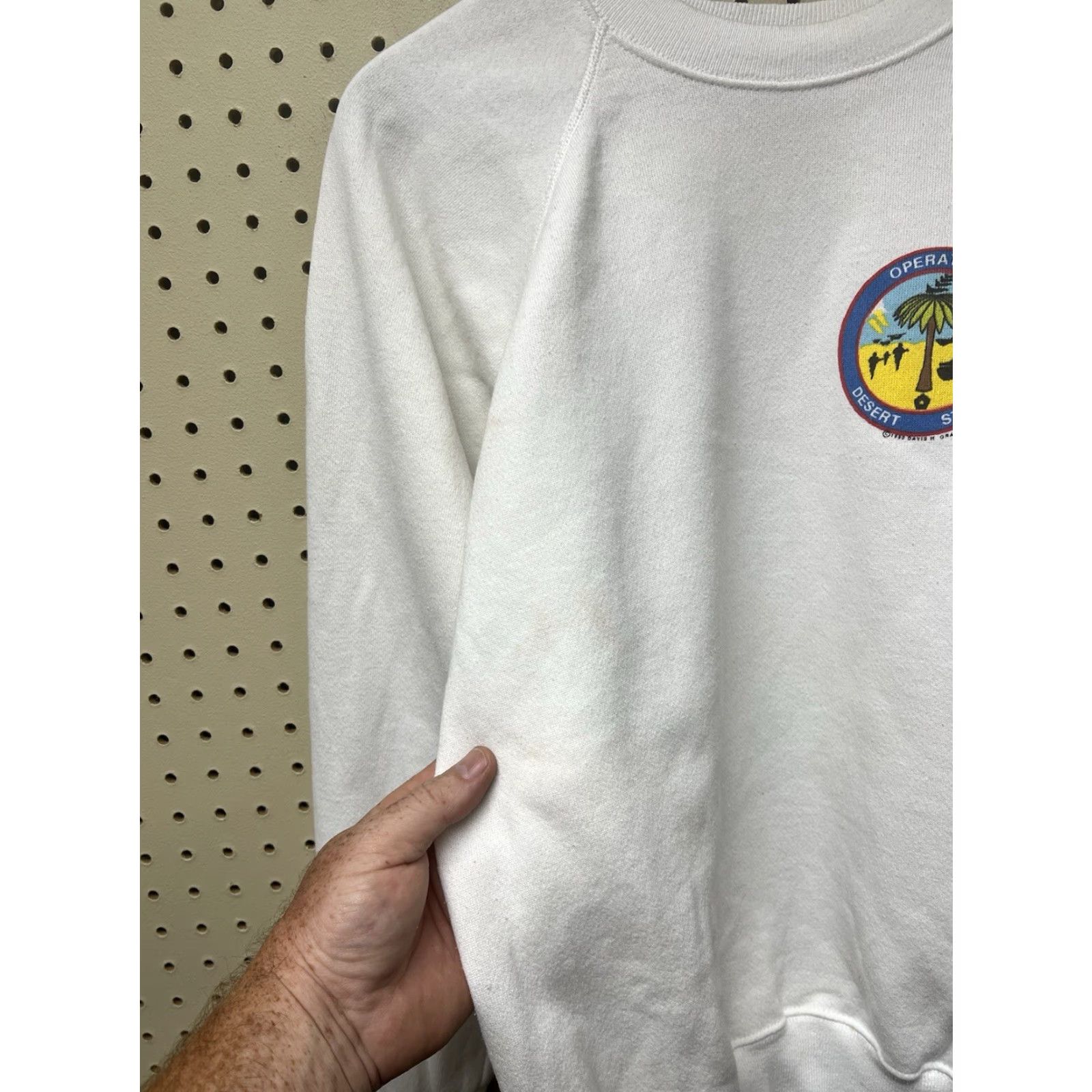Hanes VINTAGE Hanes Sweatshirt Mens Large White Crewneck Operation Desert Storm 90's Size US L / EU 52-54 / 3 - 3 Thumbnail