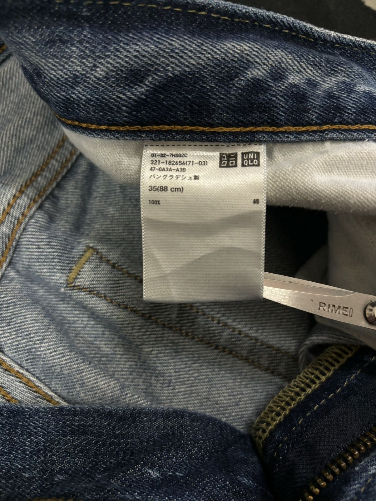 Uniqlo Vintage Y2K Uniqlo Blue Wash Loose Fit Distressed Jeans Size US 35 - 18 Thumbnail
