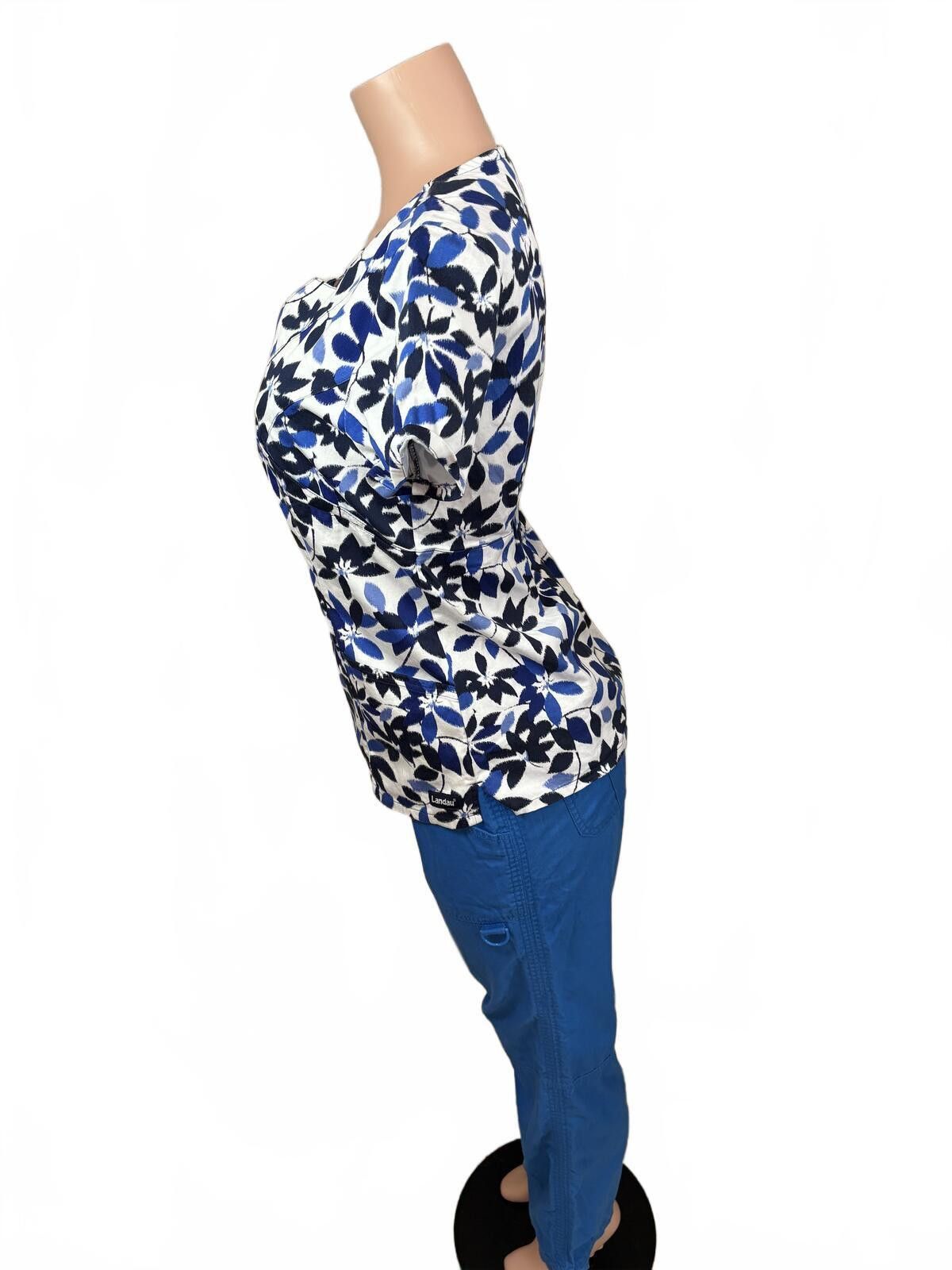 Other Landau Kathy Peterson Scrub Set Top Blue Floral S/M Med Size 30" / US 8 / IT 44 - 10 Thumbnail