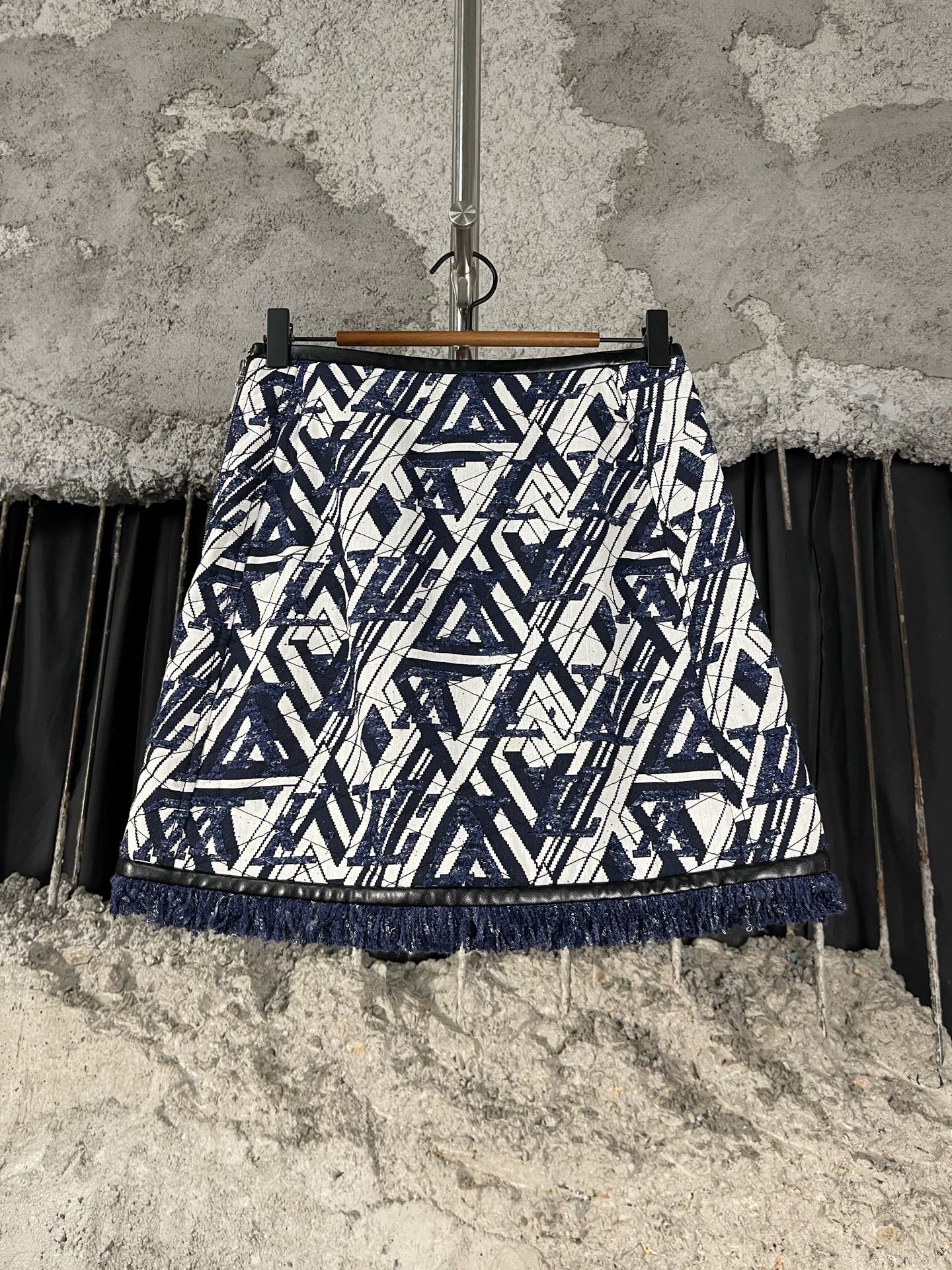 Louis Vuitton LOUIS VUITTON short skirt women's 34 new Size 25" / US 0 / IT 36 - 2 Thumbnail