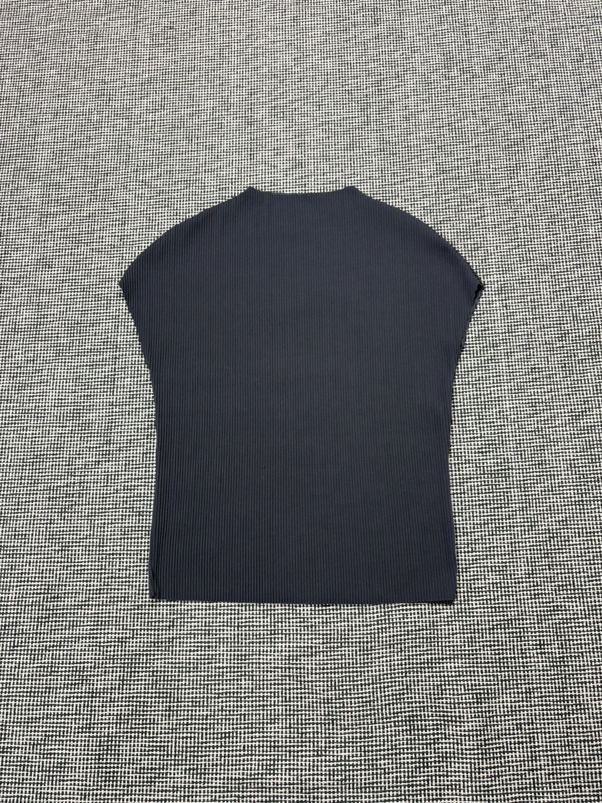 Japanese Brand Pleats please Issey Miyake style top t-shirt pleated fabric Size US S / EU 44-46 / 1 - 1 Thumbnail