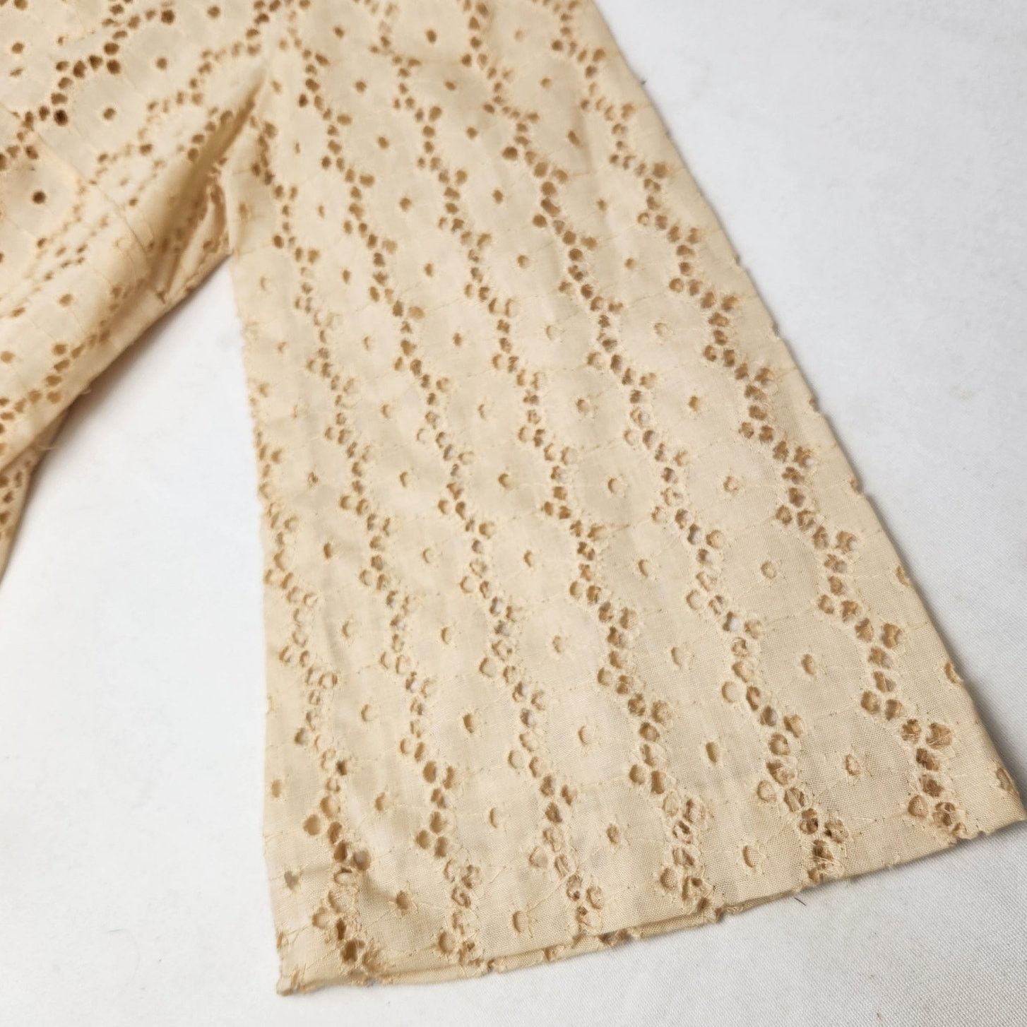 Bloomingdale's Bloomingdales Eyelet Lace Ruffle Cream Wrap Open Top Medium Size M / US 6-8 / IT 42-44 - 6 Thumbnail