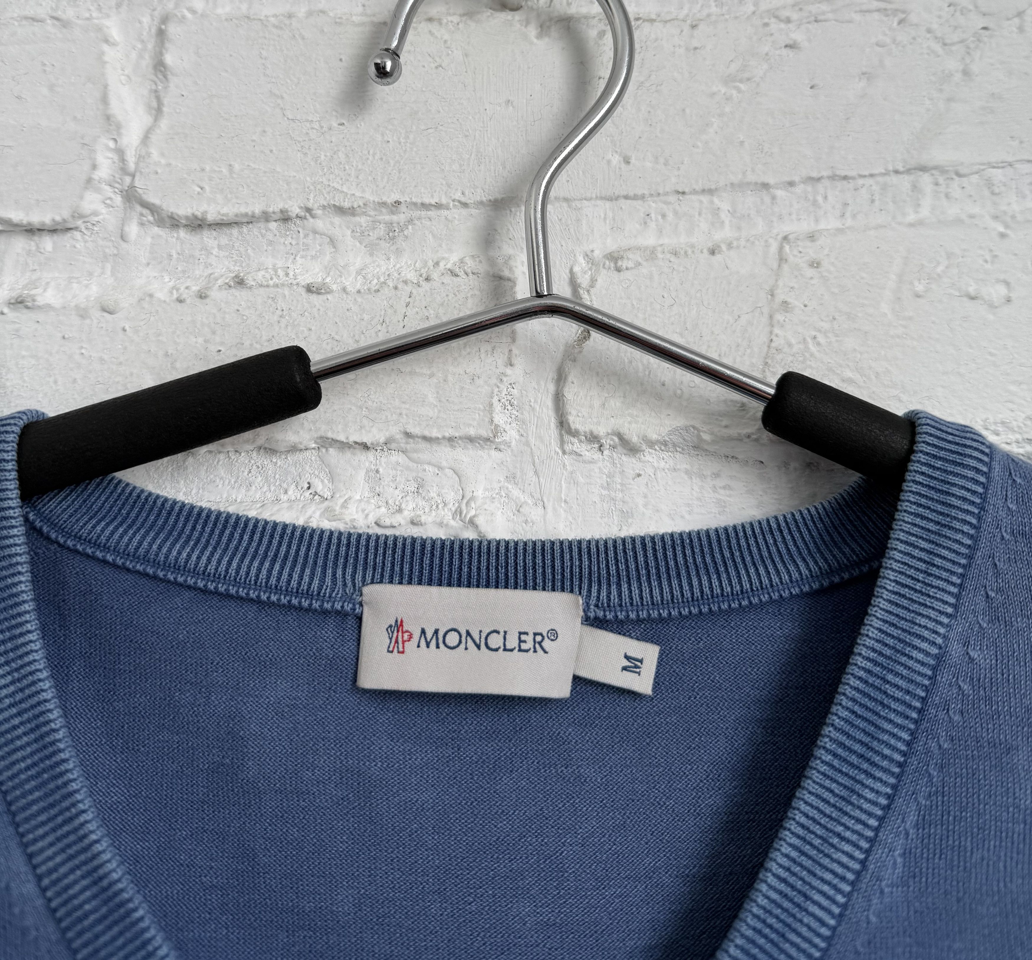 Moncler Moncler maglione tricot scollo A V-neck Garment Dye jumper Size US M / EU 48-50 / 2 - 3 Thumbnail