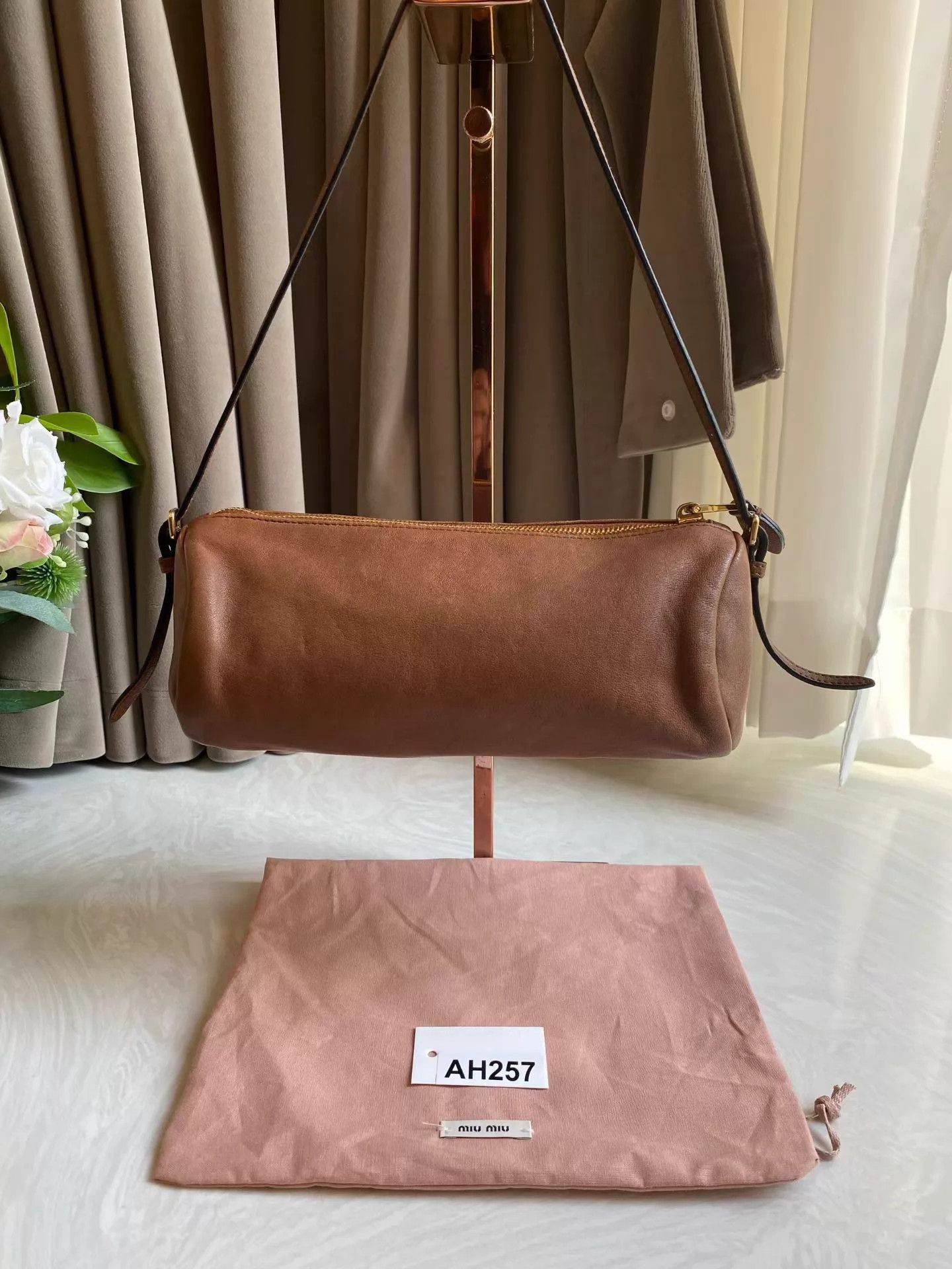 Miu Miu MIU MIU Caramel Cylindrical Underarm Bag 21x9x9 New AH257 Size ONE SIZE - 3 Thumbnail