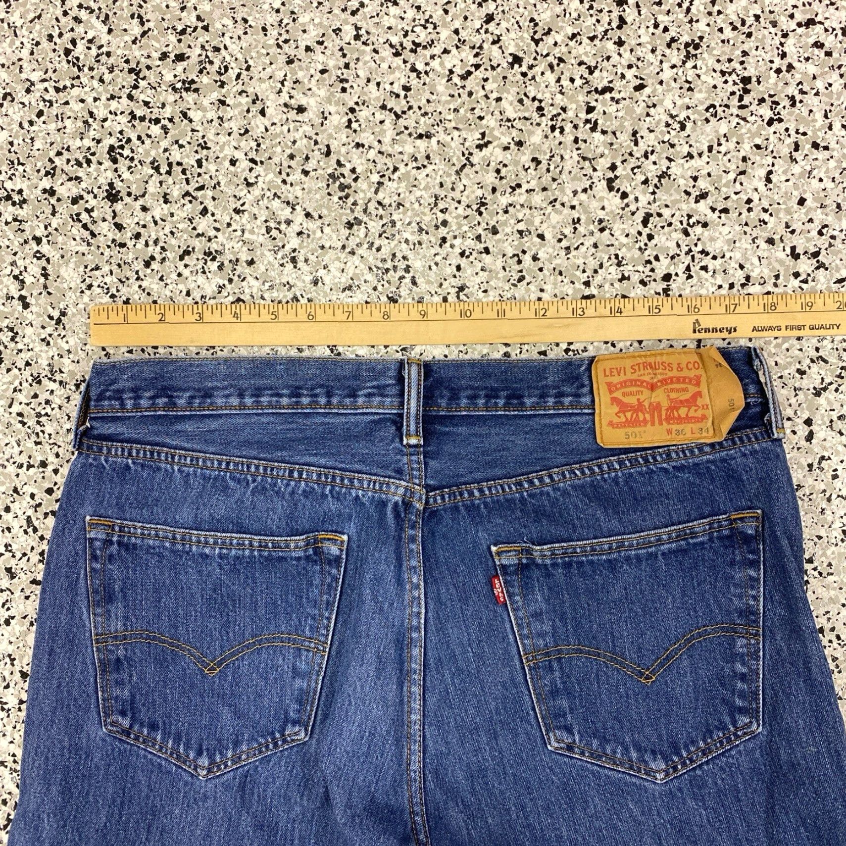 Levi's VINTAGE Levi's 501 Jeans Mens 35x32.5 Blue Straight Button Fly Denim XX Regular Rise Mid Size US 35 - 6 Thumbnail