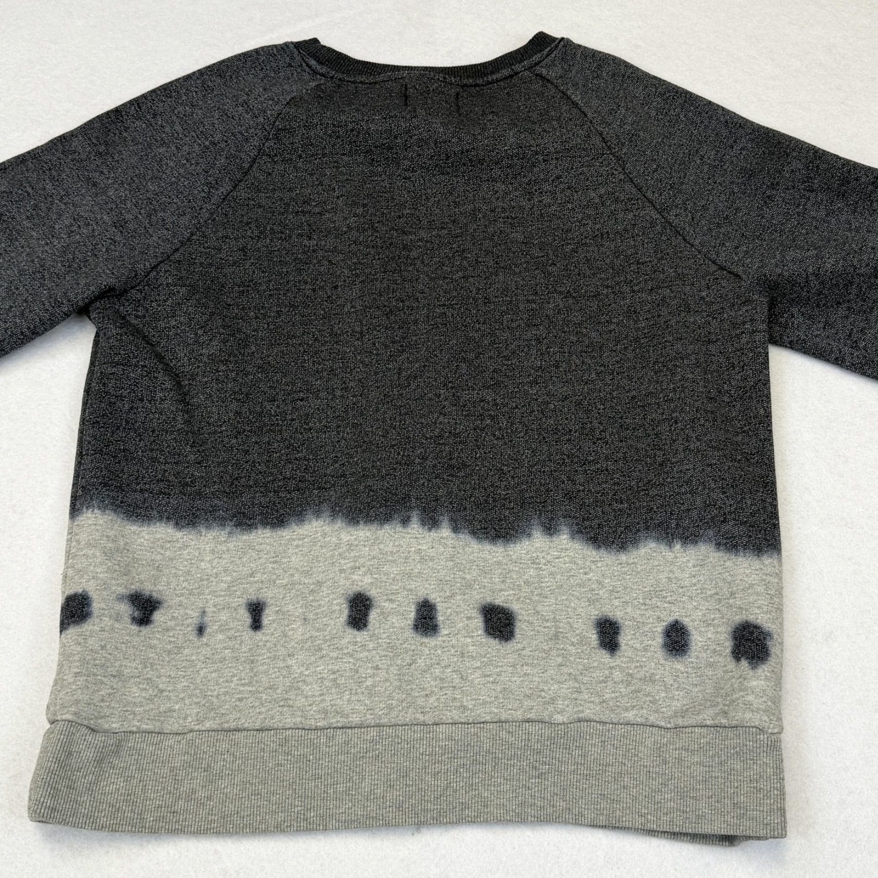 Vintage **Calvin Klein Jeans Large Gray Pullover Sweatshirt Crewneck Fleece** User: **Calvin Klein Jeans Mens Large Gray Pullover Sweatshirt Fleece** Size US L / EU 52-54 / 3 - 7 Thumbnail