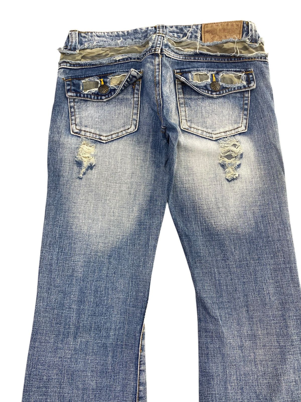 Japanese Brand Japanese Brand Faded Light Wash Style Flare Jeans Size US 30 / EU 46 - 4 Thumbnail