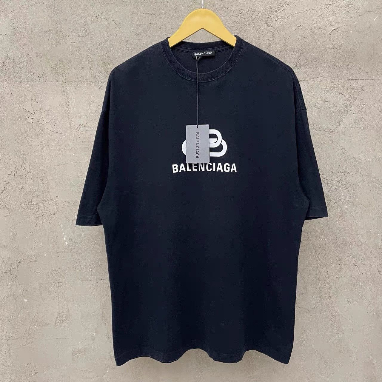 Balenciaga Balenciaga Double B Buckle Logo Short Sleeve T-shirt K28 Size US XS / EU 42 / 0 - 4 Thumbnail