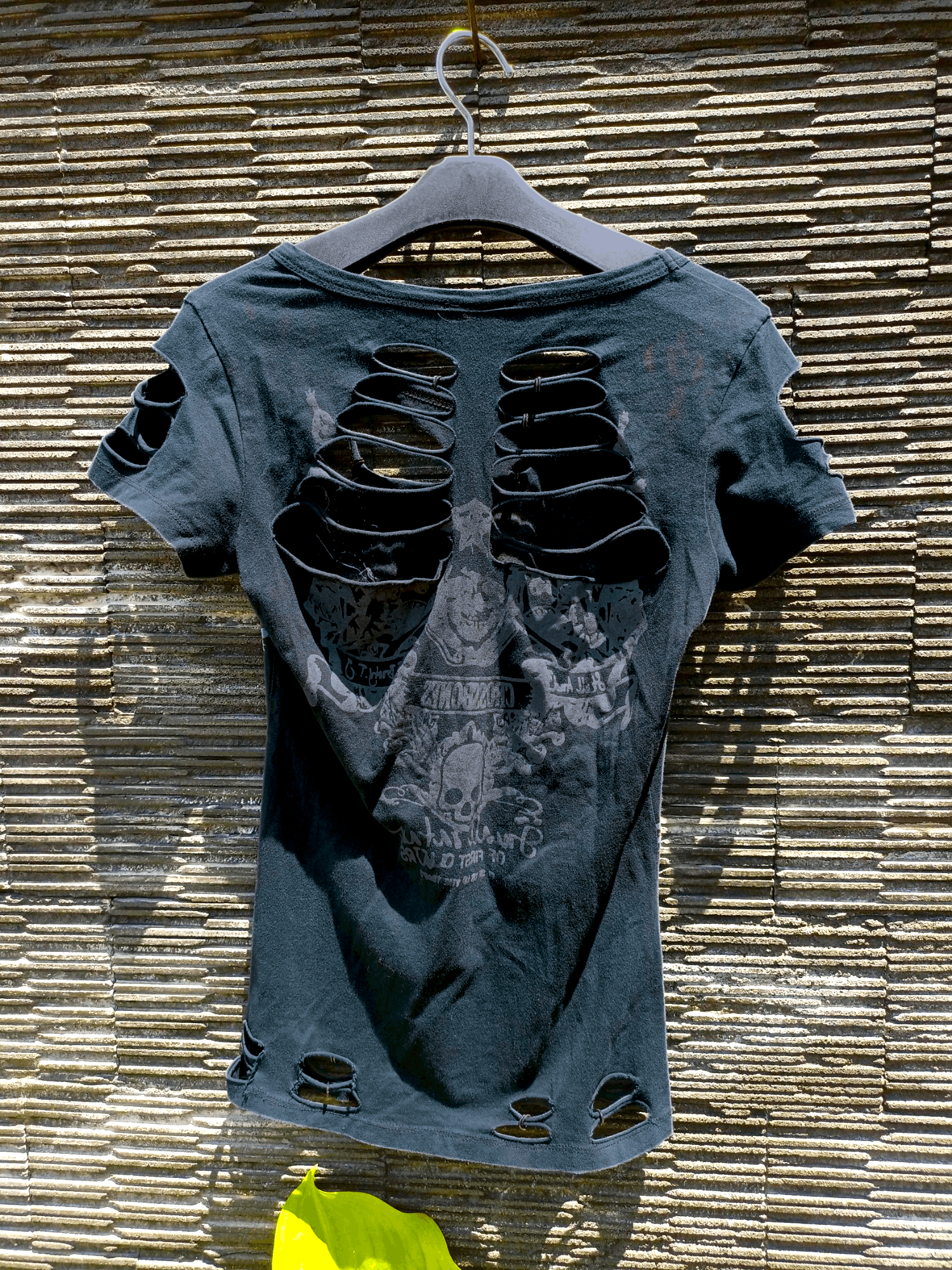 Vintage Crossbonez Distressed Skull Short Sleeve Strict TShirt Size US M / EU 48-50 / 2 - 16 Thumbnail