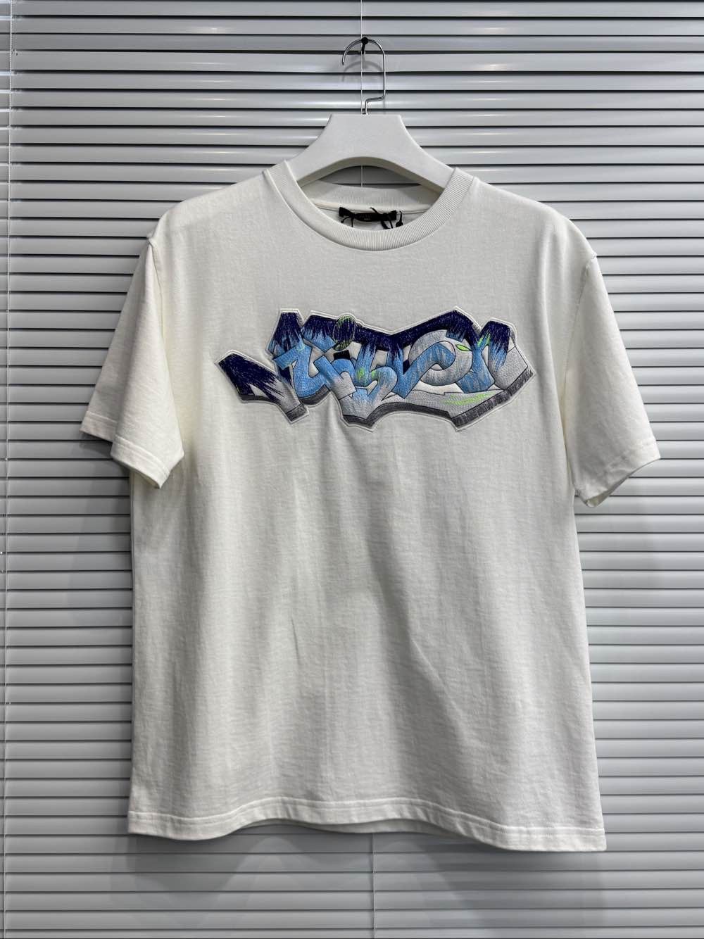 Louis Vuitton Louis Vuitton Graffiti Embroidered T-Shirt Size L Size US L / EU 52-54 / 3 - 1 Thumbnail