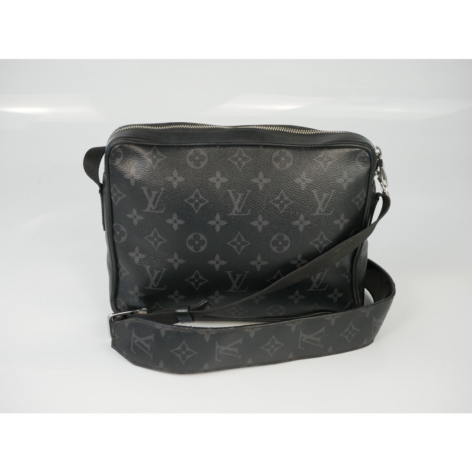 Louis Vuitton Outdoor Monogram Eclipse Messenger Bag Size ONE SIZE - 6 Thumbnail