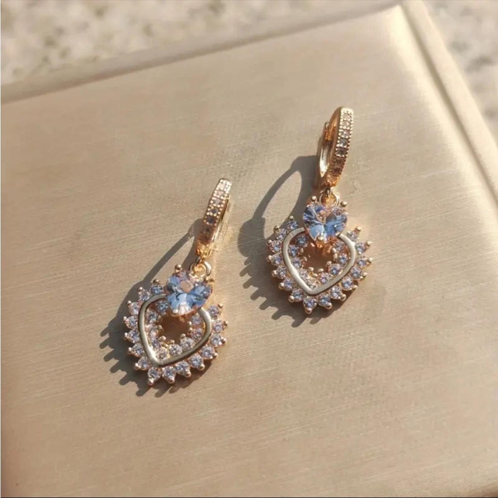 Designer Beautiful Gold Heart Drop Earrings Size ONE SIZE - 3 Thumbnail