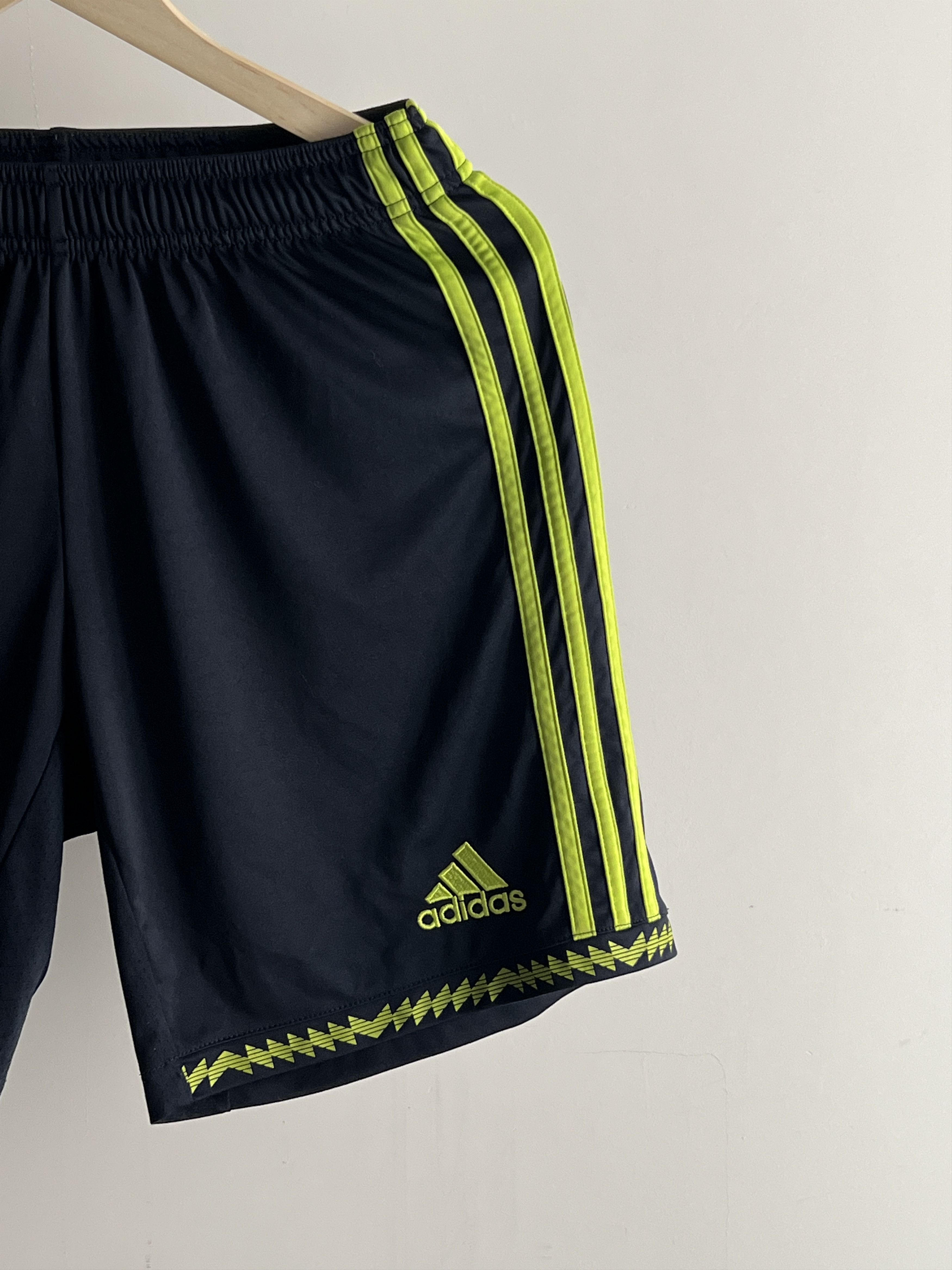 Adidas Soccer Shorts Adidas Manchester United 2022 Size US 30 / EU 46 - 2 Thumbnail