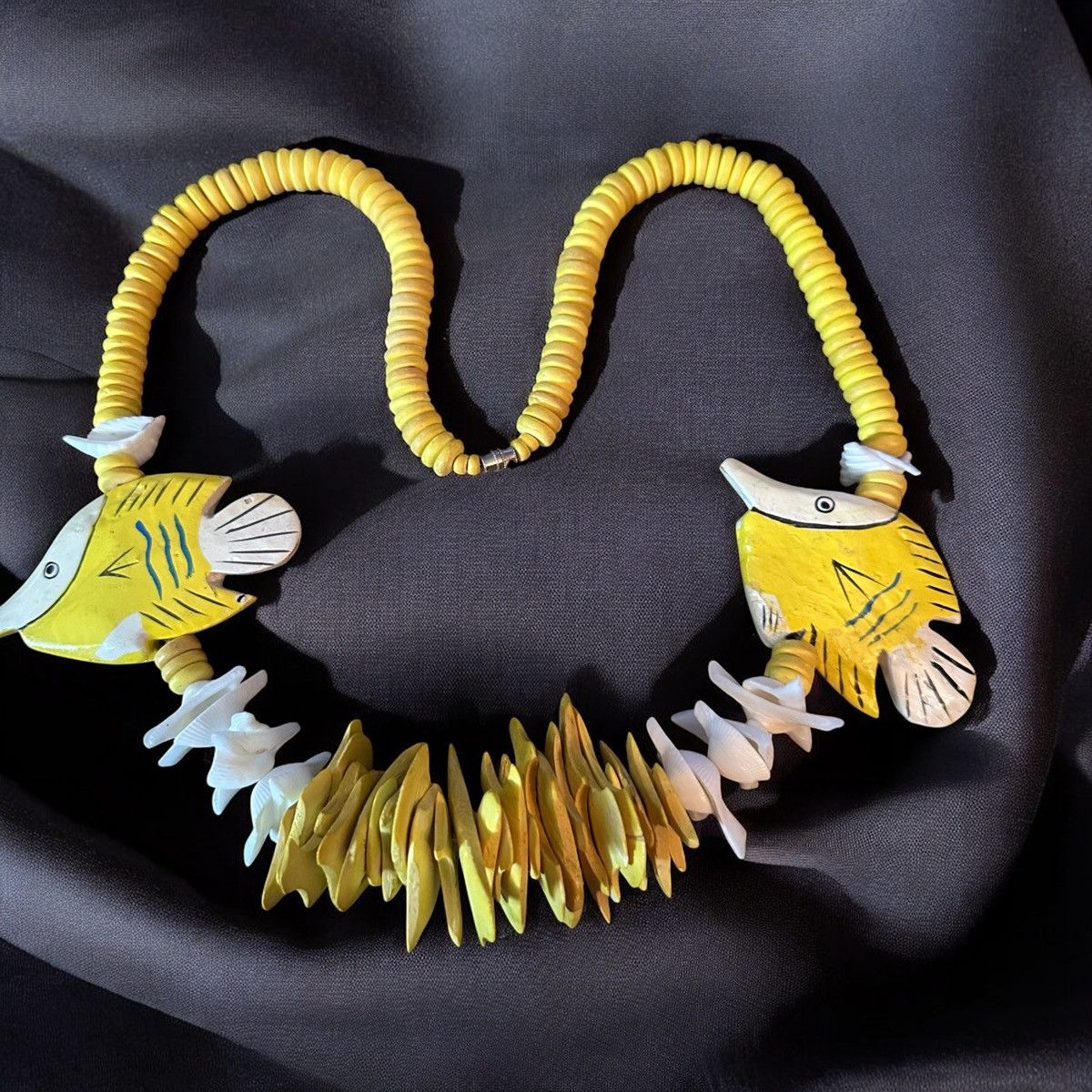 Vintage Vintage chunky yellow fish bead and shell necklace Size ONE SIZE - 6 Thumbnail