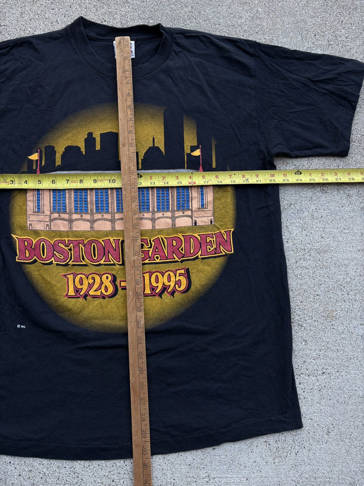 NHL Vintage 1995 NHL Bruins “Boston Garden” Black T-Shirt Size L Size US L / EU 52-54 / 3 - 6 Thumbnail