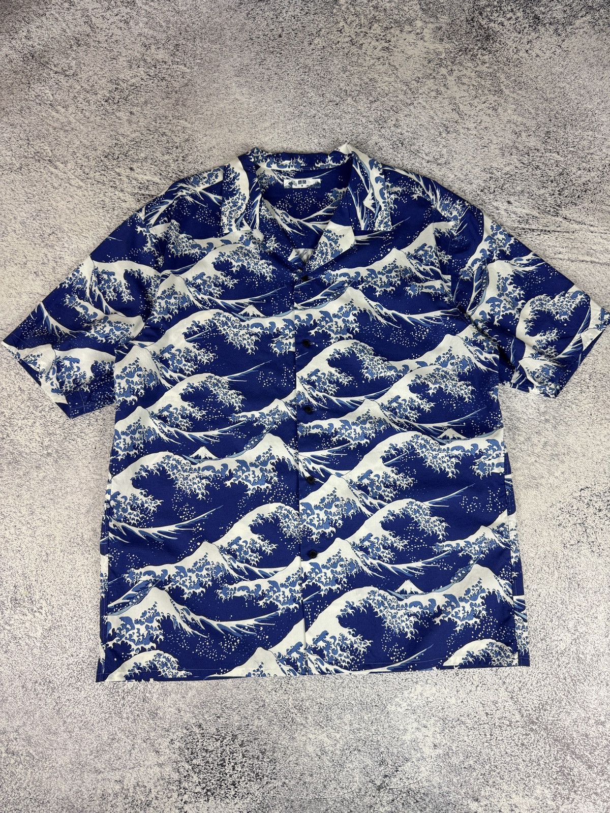 Uniqlo Uniqlo Hokusai Great Wave Hawaiian Shirt Blue Japan Art Size US M / EU 48-50 / 2 - 1 Thumbnail