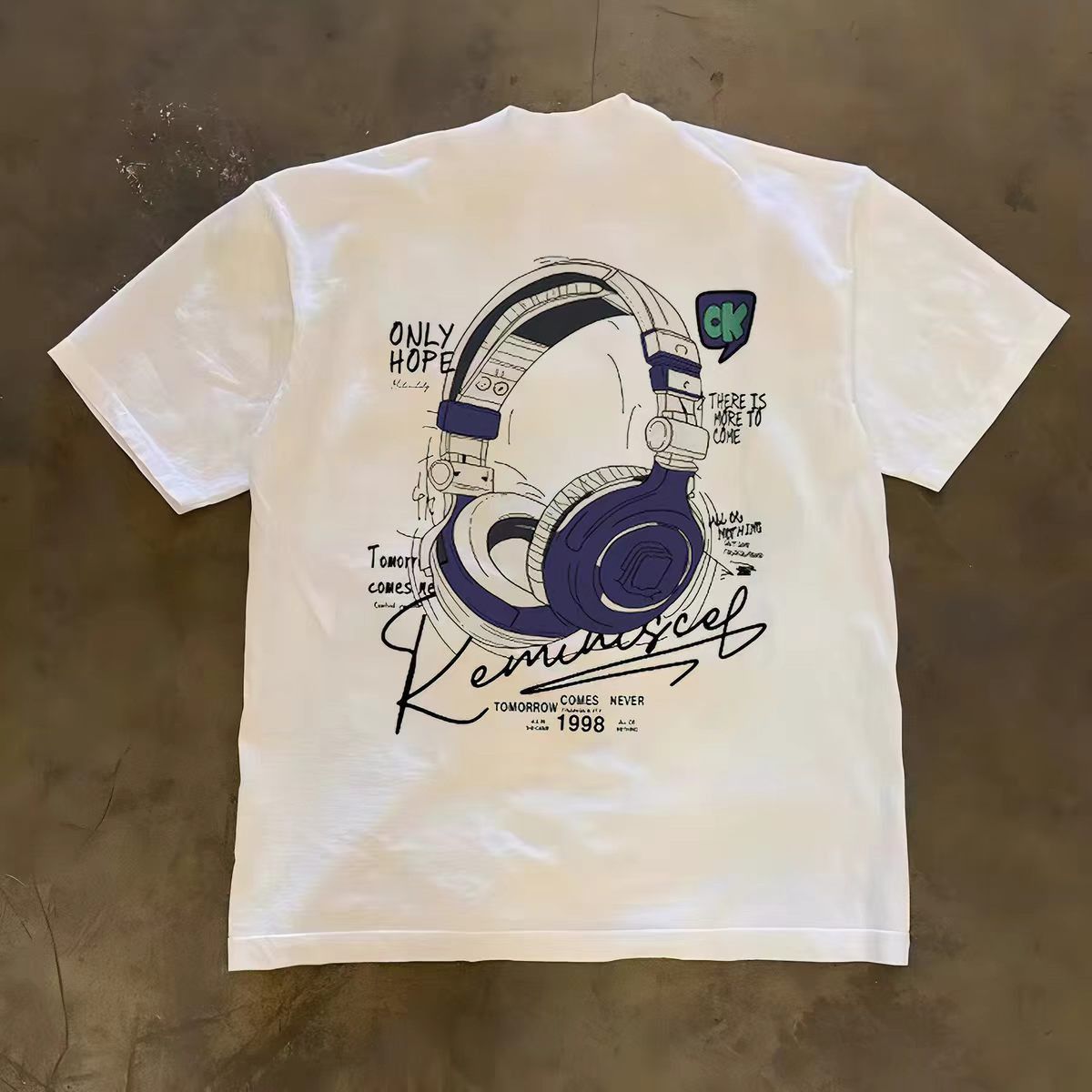 Vintage White Vintage-Style Headphone Print Cotton T-Shirt Size US M / EU 48-50 / 2 - 1 Thumbnail
