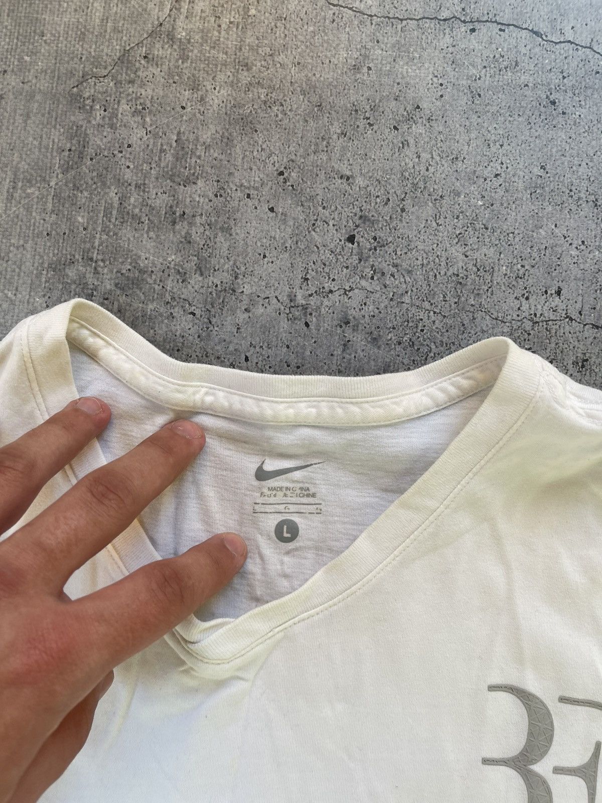 Nike Nike RF Roger Federer Trophy White Tennis T-Shirt Size L Size US L / EU 52-54 / 3 - 4 Thumbnail