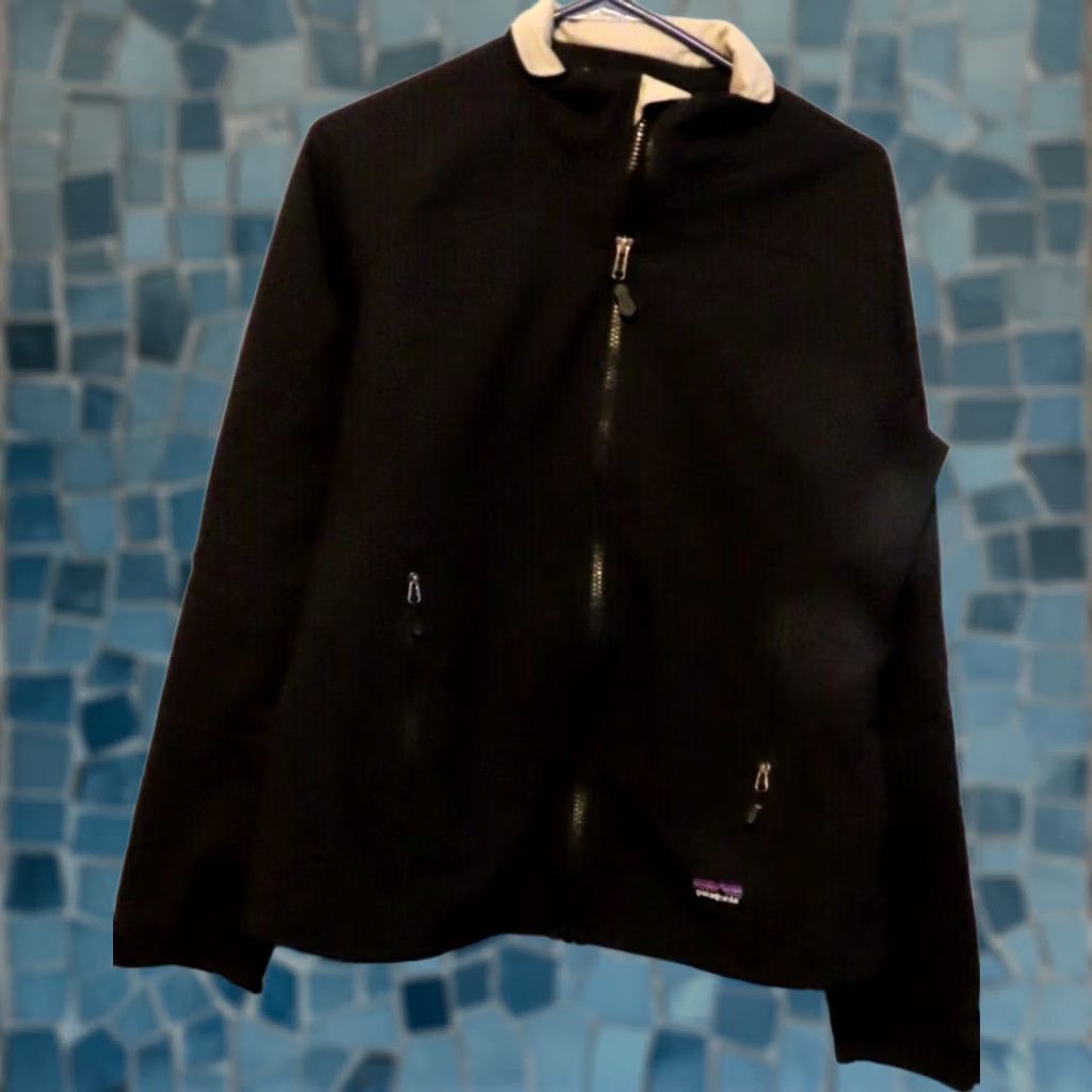 Patagonia Patagonia Windbreaker Jacket Women M Black Lightweight Full Zip Nylon/Polyester Zip Windbreaker Women M Black Patagonia Jacket Size M / US 6-8 / IT 42-44 - 1 Thumbnail