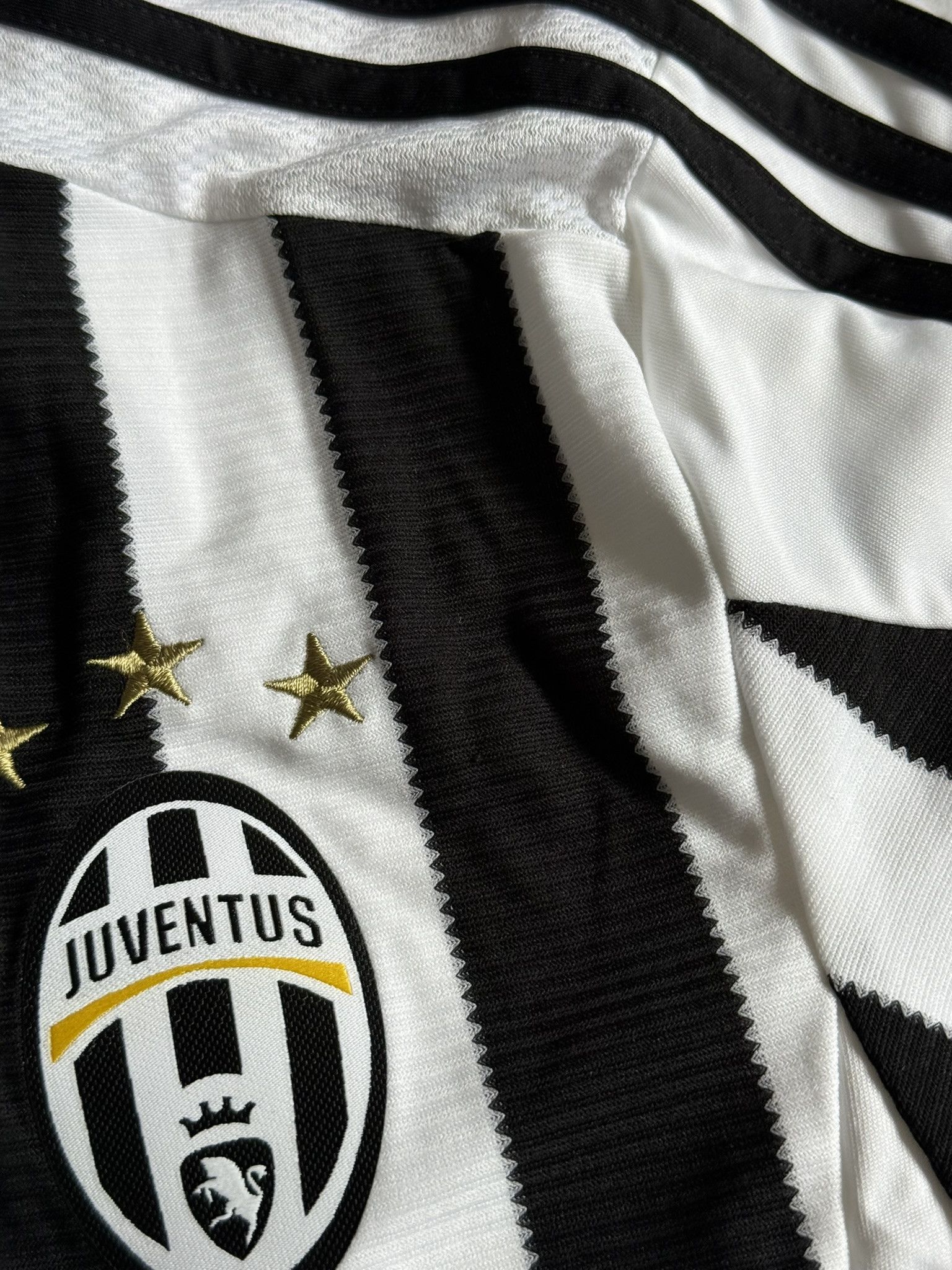 Adidas JUVENTUS 2015 2016 HOME SHIRT SOCCER JERSEY ADIDAS SIZE M Size US M / EU 48-50 / 2 - 8 Thumbnail