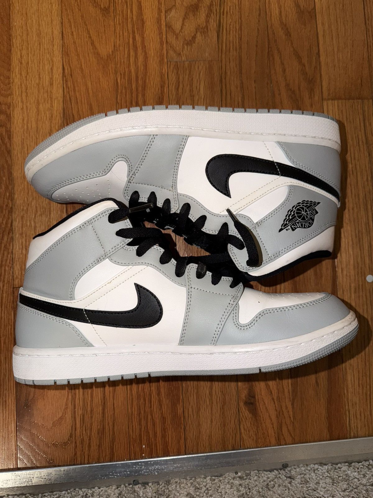 Nike Jordan 1 mid light smoke grey Size US 10.5 / EU 43-44 - 2 Thumbnail