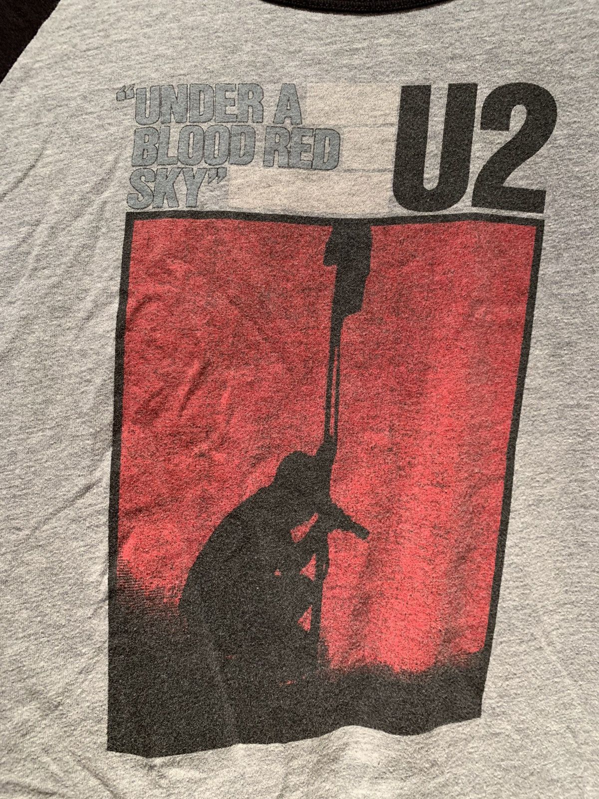 Band Tees × Trunk Ltd × Vintage RARE Vintage U2 Under A Blood Red Sky 1983 Tour Raglan Shirt Size US L / EU 52-54 / 3 - 4 Thumbnail