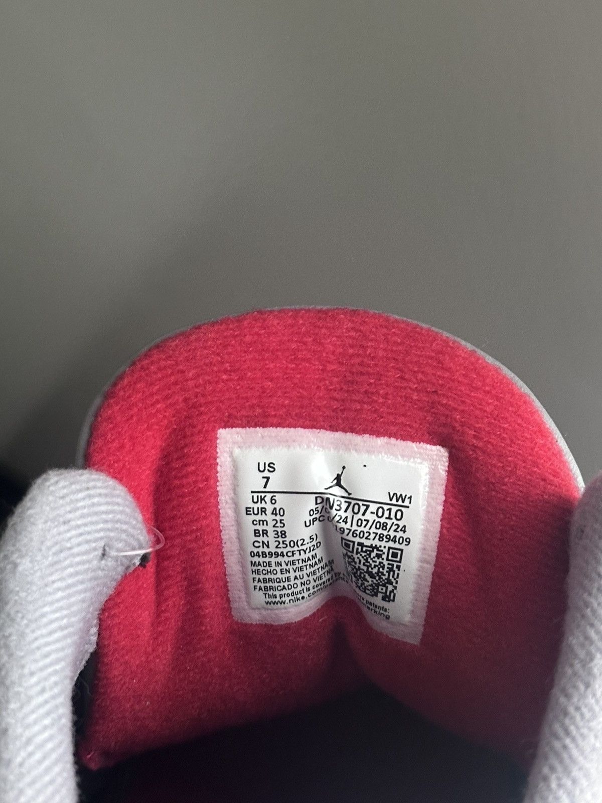 Jordan Brand DS jordan 3 black cement Size US 7 / EU 40 - 7 Thumbnail