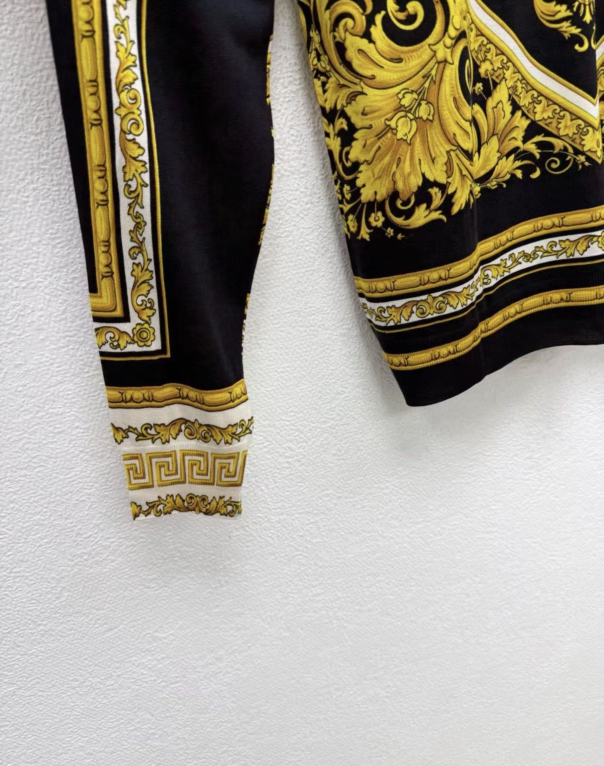 Versace VERSACE 100% Silk Knit Top J30 Size US M / EU 48-50 / 2 - 6 Thumbnail